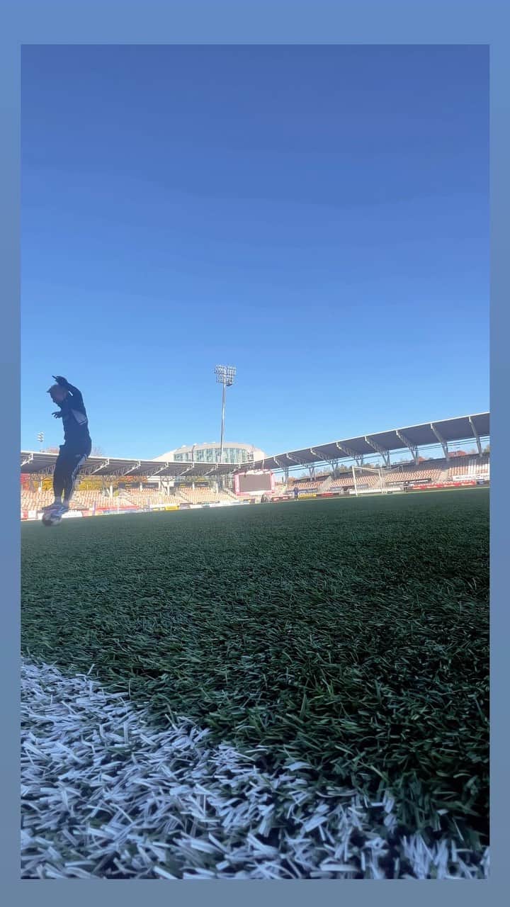 田中亜土夢のインスタグラム：「Trick of the day 🪄🎩➰⚽️👟 #footballskills#footballtricks#football#freestylefootball#フリースタイルフットボール」
