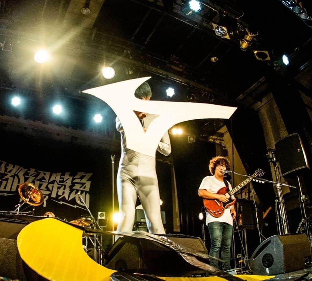 まさやんさんのインスタグラム写真 - (まさやんInstagram)「2023.10.19 高松オリーブホール 「ROTTENGRAFFTY "響都超特急 TOUR"」 #ミズノのロゴ #四星球小道具図鑑 #kue2023  2枚目 photo by @am_pht_」10月20日 18時52分 - masayuki_web