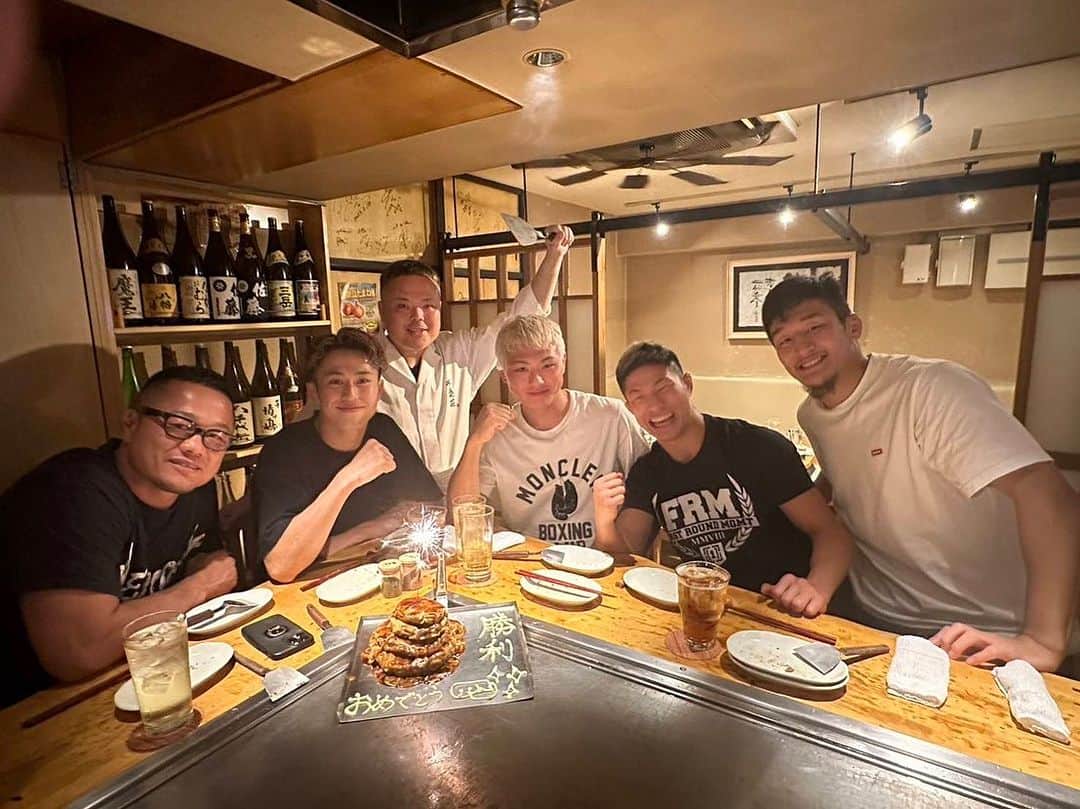 高谷裕之のインスタグラム：「恵比寿不愛荘の大介さんにシンガポールの倫也から皆勝ったので祝勝会を開催してもらいました😆🍺 #不愛荘」