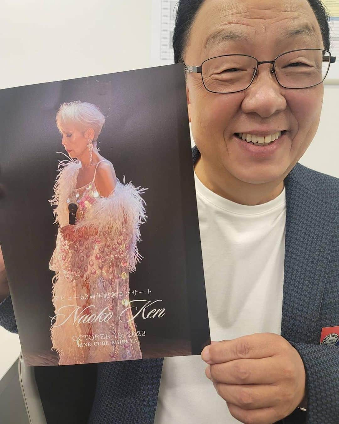 梅沢富美男のインスタグラム：「昨日はLINE CUBE SHIBUYAで研ナオコさんの53周年ファイナルコンサートでした！ やっぱり研さんの歌はいいなぁとしみじみ感じました。 これからも素敵な歌声を聞かせてください！  研さんコンサート終わるまでほとんど何も食べなかったみたいだから、ちゃんとご飯食べてゆっくり休んで欲しいです！  #研ナオコ #53周年 #押しかけゲスト」