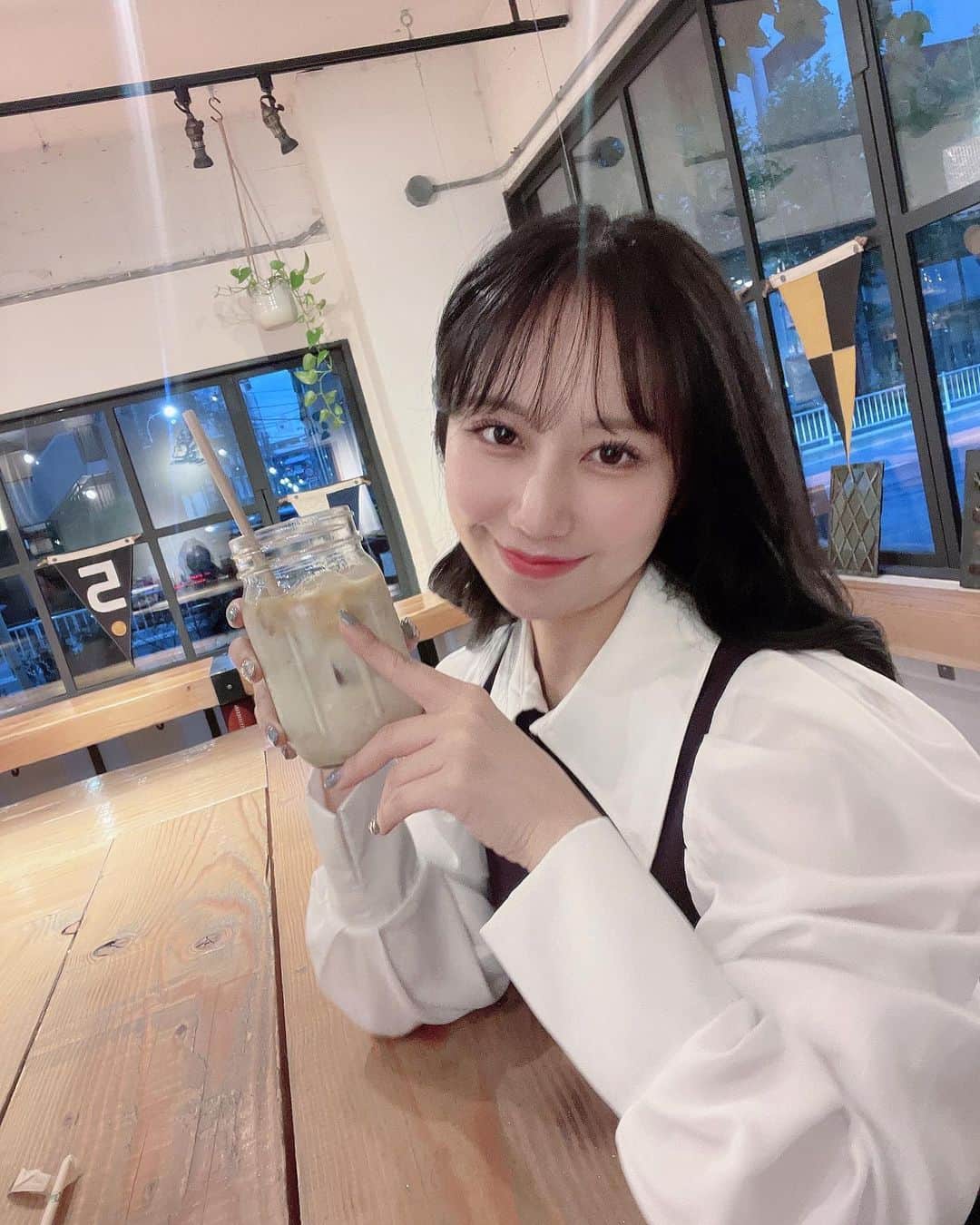 上野遥のインスタグラム：「わかなと会った日🤍  カフェに行った後、 明治座さんで「浅草キッド」観劇させていただきました✨  またあの空間に入り込みたい🥹」