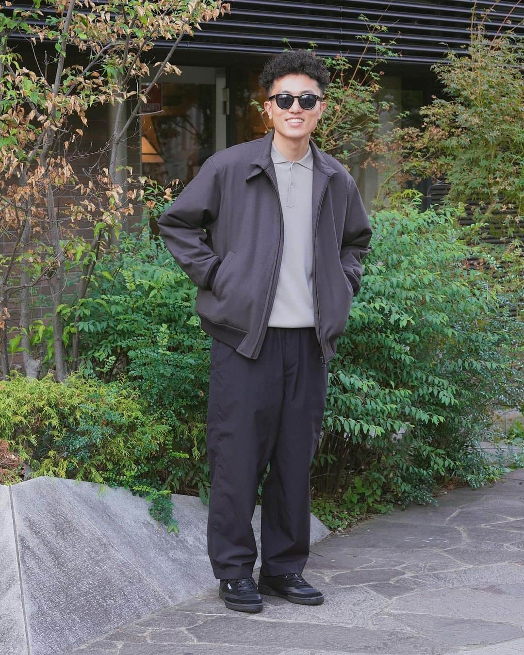 のインスタグラム：「明日2023年10月21日(土)にReebokと1LDKがコラボレーションしたCLUB C 85 VINTAGEを発売します。  三回目となるReebokと1LDKのコラボレーション。 今回はCLUB Cのオリジナルといわれるヴィンテージモデルです。  アッパーはブラックで統一し、フルグレインレザーとヌバックの切り替え。 ライニングはホワイトのシンセティックレザーで足入れを良くしています。 インソールには1LDKのアイコンであるグラフィックを全面にプリント。 ウィンドウには1LDKのロゴ刺繍。 替え紐としてホワイトシューレースが付属します。  〈 Reebok × 1LDK 〉 “CLUB C 85 VINTAGE” COL: BLACK SIZE: 22.5cm〜30cm / US3.5〜US12 ¥15,400 TAX IN  取扱店舗 1LDK ( @1ldk_nakameguro ) 1LDK apartments. ( @1ldk_apartments ) 1LDK AOYAMA ( @1ldk_aoyama ) 1LDK kyoto ( @1ldk_kyoto ) 1LDK annex ( @1ldk_annex ) 1LDK ONLINE STORE ＊上記全店10:00発売開始となります。  ◯販売における注意事項 ・実店舗・オンラインともに先着販売となります。 ・転売目的のご購入はお断りいたします。 ・発売日の混雑状況によっては整理券を配布する場合がございます。 ・各実店舗の販売方法及び、ルールは当日の状況により変更する可能性がございます。その際は各店舗スタッフの指示に従っていただくようお願いいたします。 ・電話やDMでの通販対応はできかねます。解禁の際は各店SNSにてお知らせします。 ・販売数や各店の入荷数などのお問い合わせにはお答えできません。ご了承ください。 ・オンラインサイトでの販売規則に関しては、本商品の商品ページを参照ください。  For overseas  This is the third collaboration between Reebok and 1LDK. We have made a special order for a vintage model of CLUB C.  The upper is black, with a switch between full-grain leather and nubuck. The lining is white synthetic leather for a comfortable fit. 1LDK’s iconic graphic is printed all over the insole. 1LDK logo embroidery on the window. White shoelaces are included as replacement laces.  Available on October 21st at 10:00am JST.  #1ldk_reebok #reebok @reebokjp #reebokclubc85 #1ldk #1ldknakameguro #1ldkapartments #1ldkaoyama #1ldkkyoto  #1ldkannex  #1ldkshopofficial」