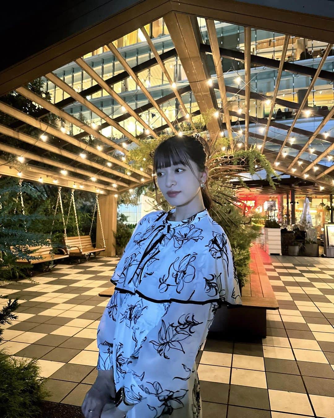 四島早紀のインスタグラム：「10月もあっという間だね🍂♡ いつから本格的に寒くなるのかな…？  　 #instagood #instalike #likeforlikes #likeforfollow #followme #fff #japanese #japanesegirl #黒髪 #黒髪ロング  #photography #コーデ #ootd #dior #秋 #秋服 #willselection #ポニーテール #ロングワンピース #ワンピース」