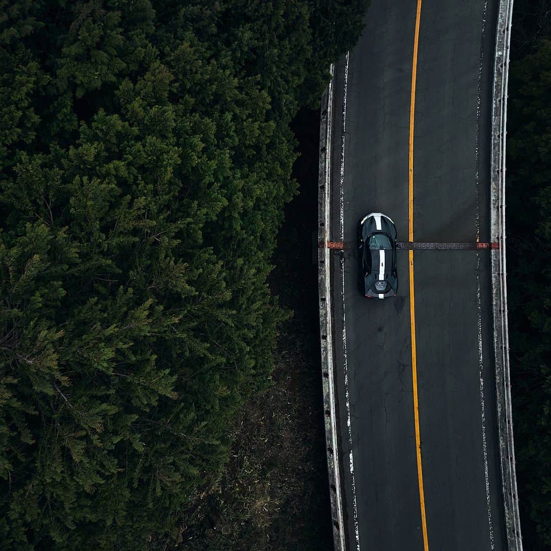 Ferrari Japanさんのインスタグラム写真 - (Ferrari JapanInstagram)「「静と動」​ ​ 時にV8エンジンの快音を轟かせ、時にモーター走行も可能な跳ね馬。​ ​ FERRARI APPROVEDで愉しむSF90 STRADALE​ お問い合わせはフェラーリ正規ディーラーへ。  #Ferrari #FerrariJapan #FerrariSF90Stradale #LuxuryLifestyle #LuxuryCars #CarLifestyle #Ferraristi #フェラーリ #ラグジュアリーカー」10月20日 19時00分 - ferrarijpn