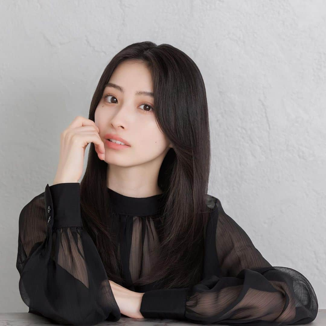 永井理子のインスタグラム：「ご報告です。  この度、AOI CORPORATIONに所属しました。 新たな一歩を踏み出させていただき、感謝しています。 初心を忘れず、様々なことに挑戦していきたいです！  ファンの皆さま、関係者の皆さま 引き続きよろしくお願いいたします。   永井理子」