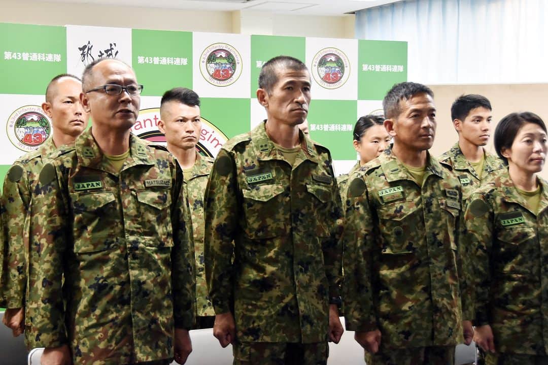 陸上自衛隊さんのインスタグラム写真 - (陸上自衛隊Instagram)「１０月１９日、#西部方面隊 から#フィリピン における #能力構築支援 に派遣される１０名の隊員は、森下陸上幕僚長に出国報告を行いました。本事業では、フィリピン陸軍に対し、令和３年にＯＤＡにより供与した人命救助システムを使用したＨＡ／ＤＲ（洪水対応）の教育等を行う予定です。🇵🇭🇯🇵  10 members of #WasternArmy who will conduct HA/DR training with PA in #Philippine reported their departure to GEN Morishita, CS, #JGSDF on Oct 19. They’ll conduct their activities including training on Life Saving System provided by JPN ODA in 2021, from 22 to 28 Oct.🇵🇭🇯🇵」10月20日 19時00分 - jgsdf_pr