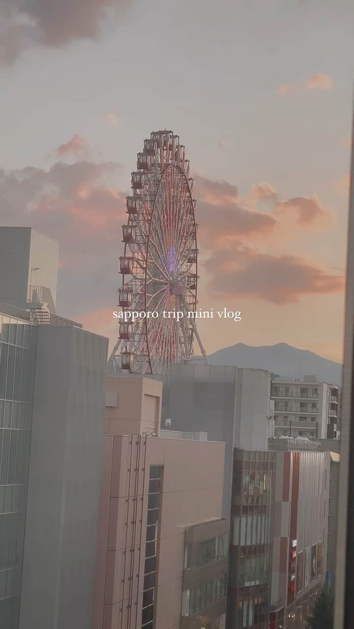 上野智子のインスタグラム：「夏の札幌。 暑かった〜〜でもおいしくてたのしかった🫶  (本当は弾丸ソウルいこうとしてたんだけどね、まさかのパスポート機嫌切れてて行けなかったのはひみつだよ〜🤐 コロナ禍と妊娠出産が重なり、しばらくパスポート開いてなかったワ♡)  #札幌旅行」
