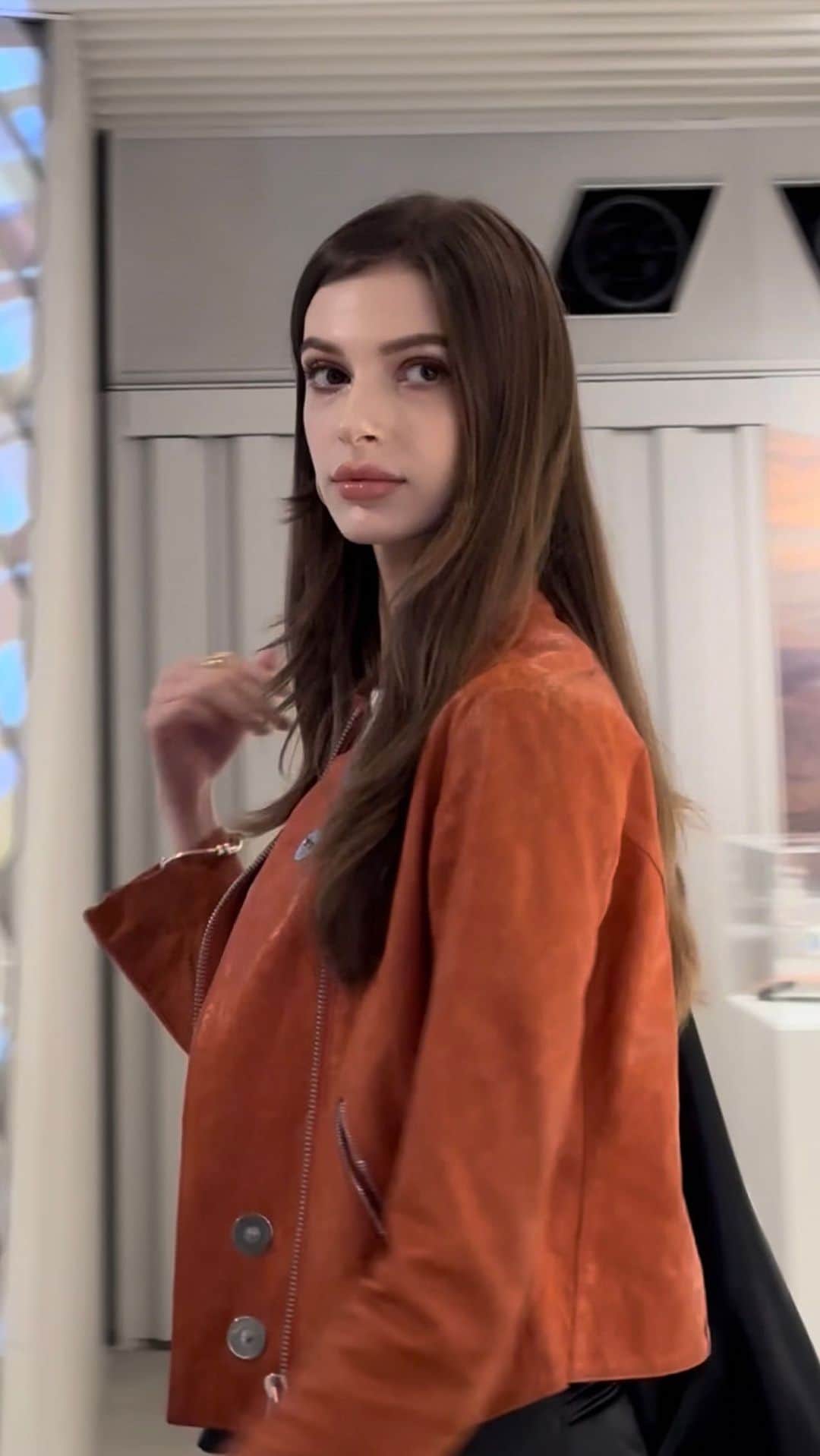 のインスタグラム：「Tiktokで少しだけ再生回数上がってくれた動画🤭🤍 みんなTikTokも見にきてね〜🥰✨  #モデル #ファッションモデル #model #tokyomodel #tokyo」