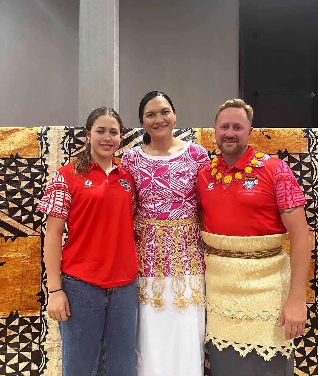 バレリー・アダムスさんのインスタグラム写真 - (バレリー・アダムスInstagram)「It was truly an incredible honor to attend the @tonganationalrugbyleague jersey presentation this evening 🇹🇴👊🏾. The atmosphere and excitement were electrifying. Best wishes to both the men's and women's teams. 👊🏾🔥  Ko e ´Otua Mo Tonga Ko Hoku Tofi’a God and Tonga are my inheritance   🙏🏽❤️  #MMT #tonga #league #leshgooo #pride #vela #lit #inspiration」10月20日 19時00分 - valerieadams84