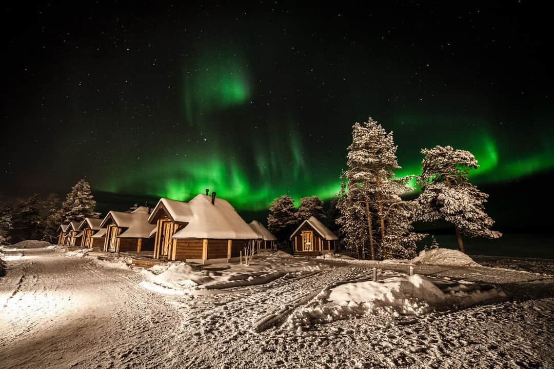 フィンランド政府観光局さんのインスタグラム写真 - (フィンランド政府観光局Instagram)「フィンランドには屋内にいながら快適にオーロラを見ることができる場所もあります。オーロラショーを見逃すことなく、心地よく眠れるなんて最高ですよね。 💚 💚💚  📸 Julius Kähkönen / Magical Pond, Antti Pietikäinen/Harriniva, Visit Finland  #visitfinland #ourfinland #visitfinlandjp #finland #北欧旅行 #travelgram #フィンランド #フィンランド政府観光局 #北欧 #travel #instatravel #travel #travelgram #travelling #traveler #旅したくなるフォト #旅行 #旅 #海外旅行 #travelphotography #旅行大好き #旅行好き #旅スタグラム #旅好き #ヨーロッパ旅行 #旅に出たい #トラベル #オーロラ #ホテル」10月20日 19時00分 - visitfinlandjapan