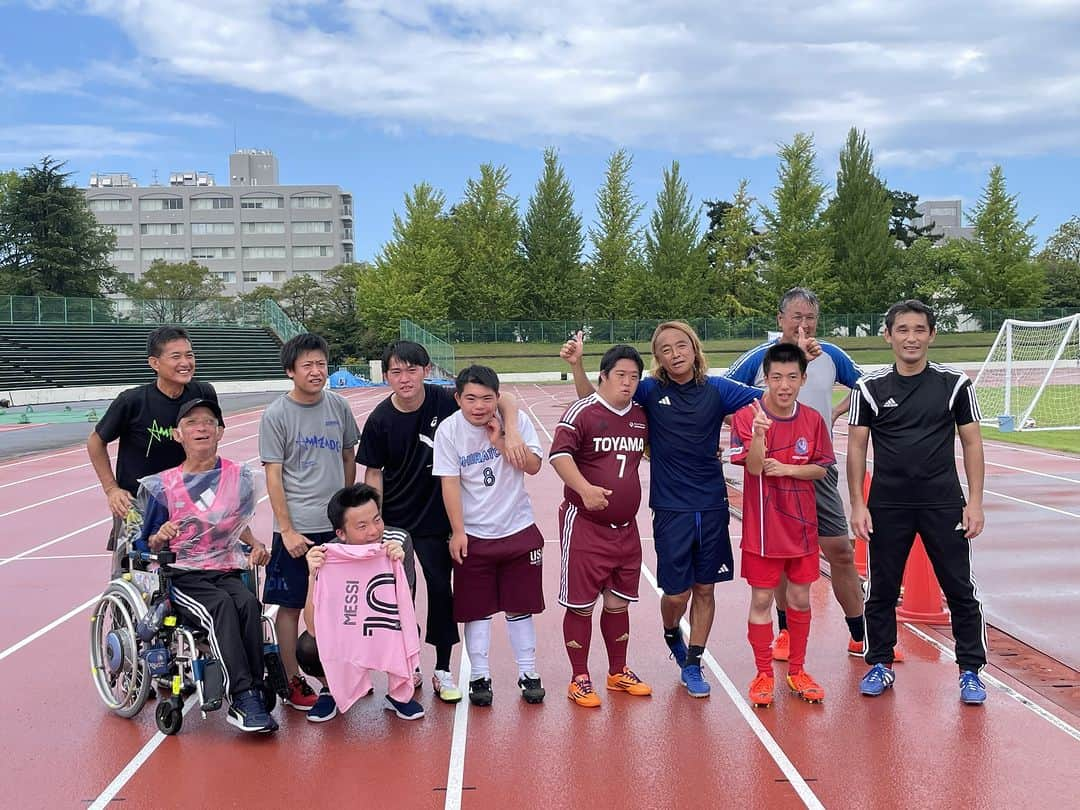 北澤豪さんのインスタグラム写真 - (北澤豪Instagram)「アミザーデサッカー大会  大会名の「アミザーデ」はポルトガル語で「友情」という意味があり、「全ての人が等しく享受することができることを基本理念に、健常者も障がい者も老若男女全ての人が、サッカーを通して、ふれ合い交流することにより、互いに理解を深め、認め合い、その友情（アミザーデ）の輪を広げ、より豊かなスポーツライフを共に築いていくこと」を目的に開催されています。」10月20日 19時00分 - tsuyoshi_kitazawa_official