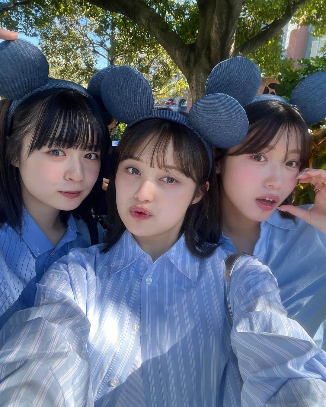 福山絢水のインスタグラム：「何気3人で初ディズニー🐭🩵  コーデも話し合って合わせちゃって かわいい事やってみた」