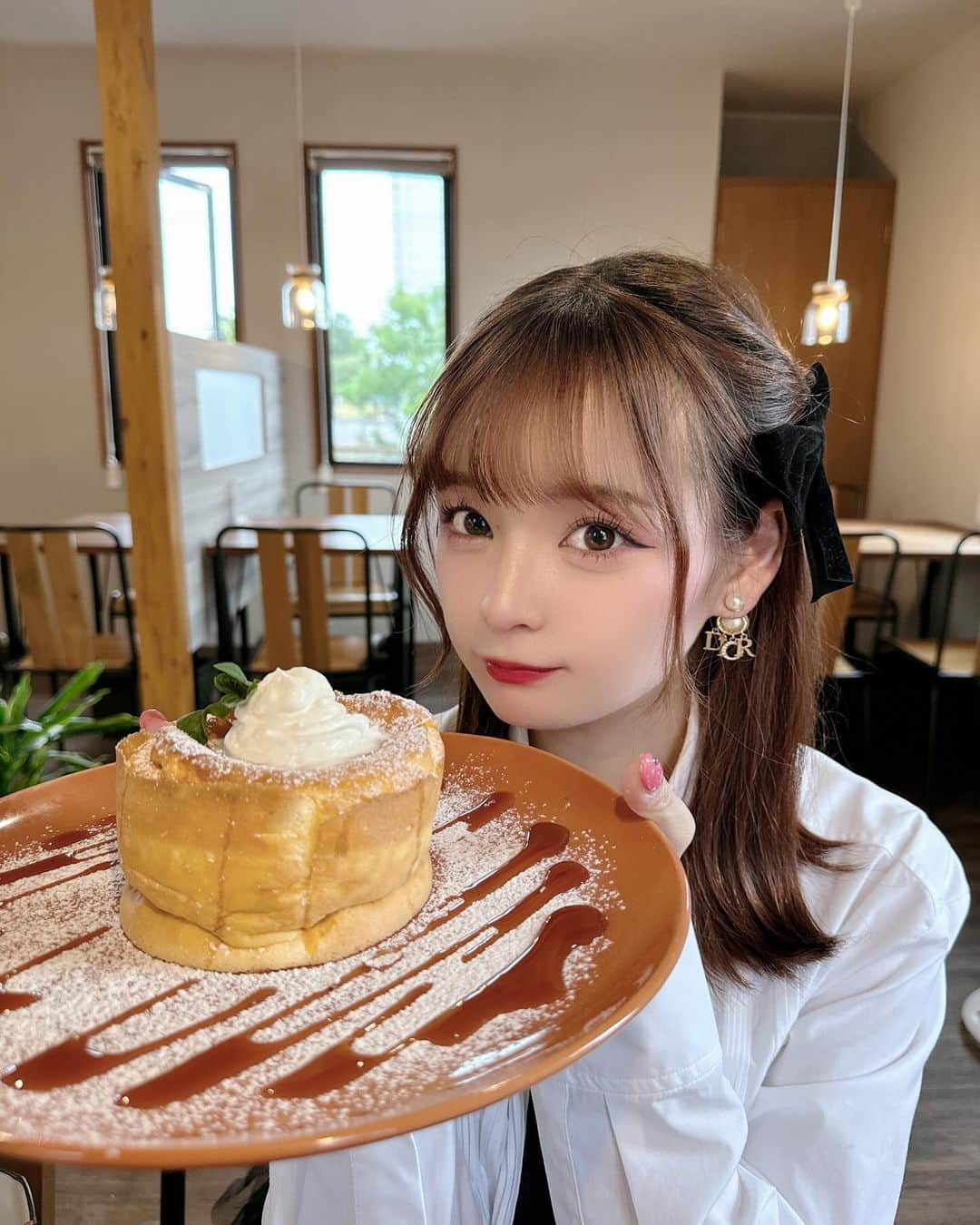 白石佑梨亜のインスタグラム：「だぁーいすきなパンケーキ🥞 カスタードがとろとろしてて最高だった🐣♥ ･ ･ ･ ･ ･  #フォンダンパンケーキ #静岡スイーツ #浜松スイーツ #浜松パンケーキ #静岡パンケーキ  #PR #浜松カフェ  #クロッシュ」