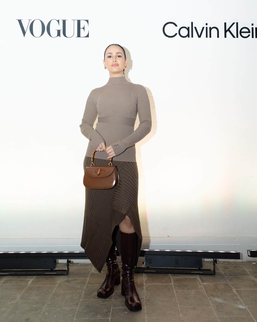 Vogue Españaさんのインスタグラム写真 - (Vogue EspañaInstagram)「Ayer @calvinklein presentó, de la mano de Vogue España, su colección otoño-invierno 2023, con una masterclass en la que participaron @gemsgm y @martaortizp con @ineslorenzo, Head of Content de esta cabecera, como moderadora. Una cita en la que el ambiente respiraba la esencia de la firma; desde los diseños atemporales que cubrían los maniquíes a los looks minimal y en tendencia de los invitados, pasando por el sofisticado cóctel propio del mejor club de la Gran Manzana. Todo ello bajo el concepto de Calvin Klein Conversations y con un objetivo común: hablar sobre moda, sobre tendencias, y sobre el icónico universo de la marca. ▪️Fotos: @andrea_savall」10月20日 19時09分 - voguespain