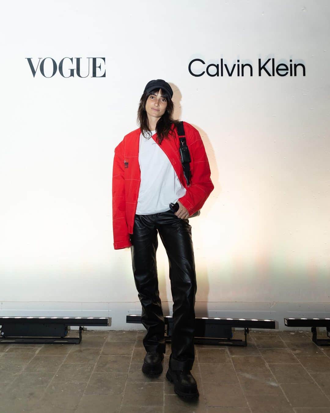 Vogue Españaさんのインスタグラム写真 - (Vogue EspañaInstagram)「Ayer @calvinklein presentó, de la mano de Vogue España, su colección otoño-invierno 2023, con una masterclass en la que participaron @gemsgm y @martaortizp con @ineslorenzo, Head of Content de esta cabecera, como moderadora. Una cita en la que el ambiente respiraba la esencia de la firma; desde los diseños atemporales que cubrían los maniquíes a los looks minimal y en tendencia de los invitados, pasando por el sofisticado cóctel propio del mejor club de la Gran Manzana. Todo ello bajo el concepto de Calvin Klein Conversations y con un objetivo común: hablar sobre moda, sobre tendencias, y sobre el icónico universo de la marca. ▪️Fotos: @andrea_savall」10月20日 19時09分 - voguespain
