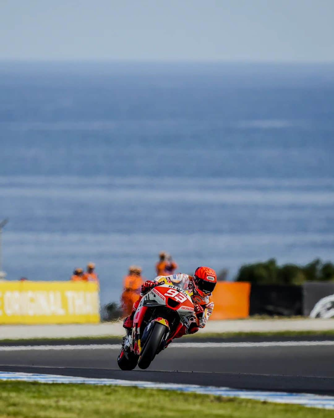 マルク・マルケスさんのインスタグラム写真 - (マルク・マルケスInstagram)「Cambio de planes! Mañana carrera larga... 👀  Change of plans! Tomorrow long race!! 💪🏼  #MM93 #AustralianGP #MotoGP」10月20日 19時10分 - marcmarquez93