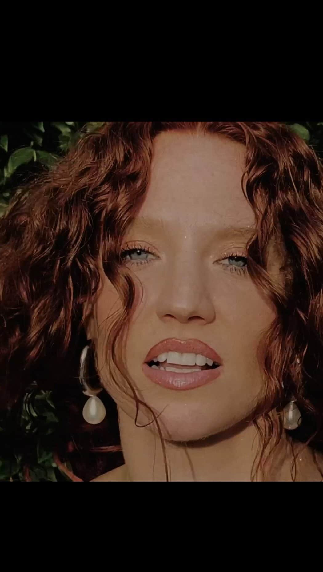 ジェス・グリンのインスタグラム：「FRIEND OF MINE OUT NOW」