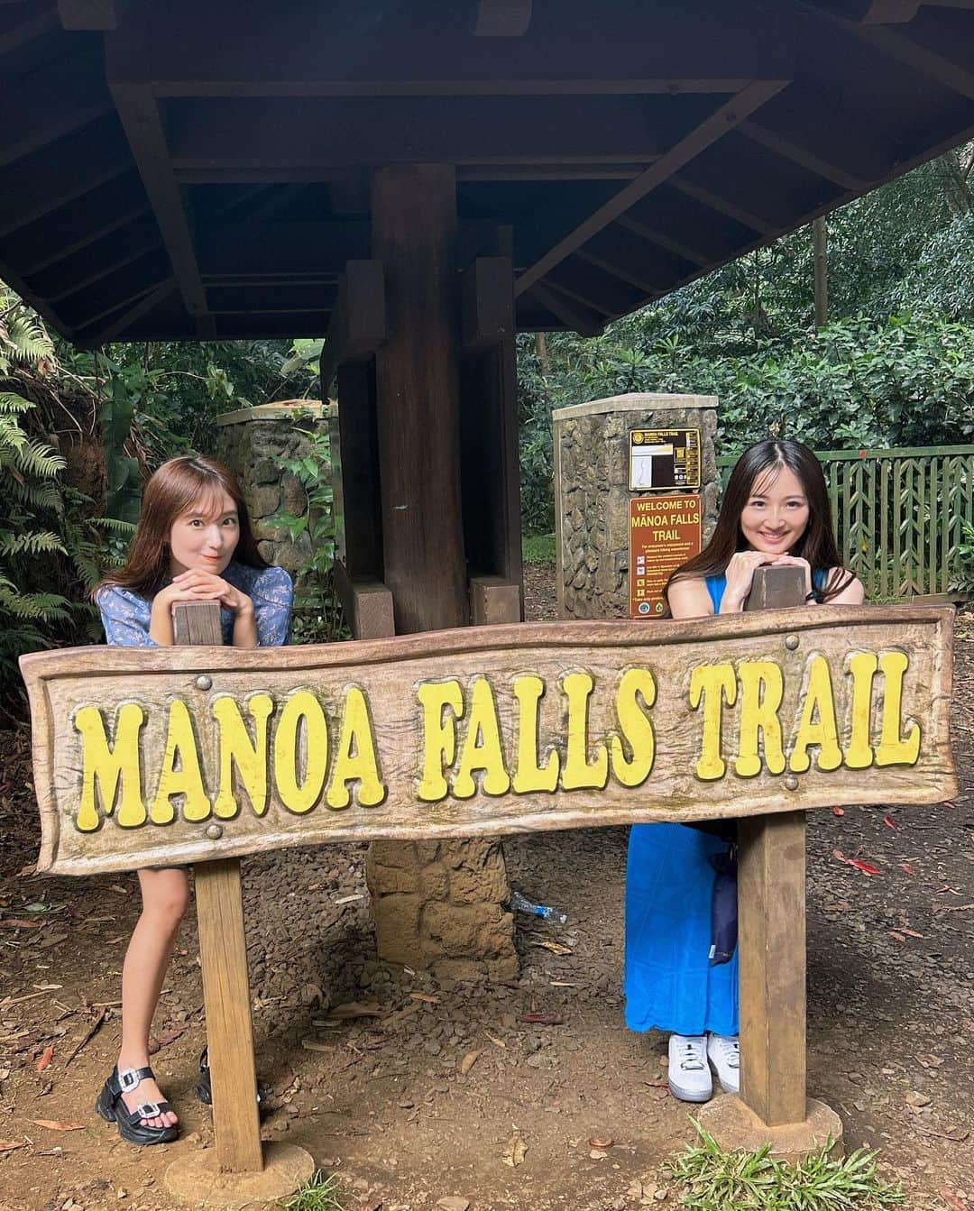 ミクさんのインスタグラム写真 - (ミクInstagram)「#manoa #manoafalls  滝〜♪ スニーカー忘れてしまったけど なんとか転けずに登った〜☆ 気持ちよかった👼 . 　#ハワイ旅行」10月20日 19時16分 - mikudapoooo