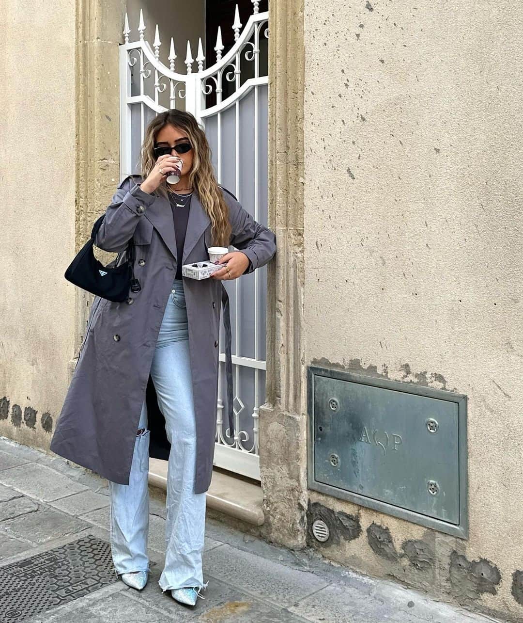 TALLY WEiJLのインスタグラム：「Must have staple for colder & grey days ☁️ @_caroladebenedittis in our long trenchcoat 🔎 SCOCOPRENCH   #fallstyle #trenchcoat #outfit #fashion」