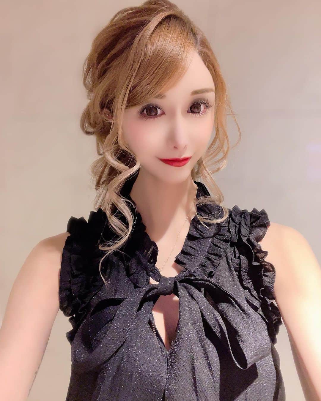 黒咲アンナのインスタグラム：「. . . . 🎀(୨୧ ❛ᴗ❛)✧ . . . . . #黒咲アンナ #名古屋 #nagoya #錦3 #錦３丁目 #歌舞伎町 #六本木 #キャバ嬢 #キャバクラ #キャバクラ嬢 #アップヘア #ヘアスタイル #ヘアセット . . . .」