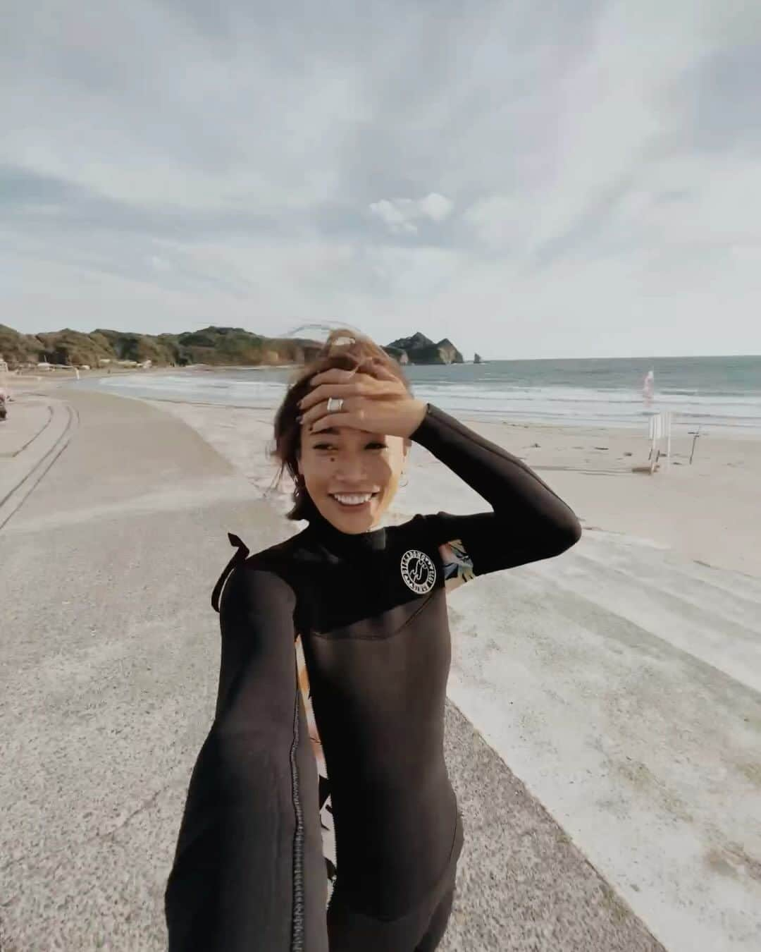 馬詰まほのインスタグラム：「たったいちにちだけの弾丸トリップ🏄 なのにサーフィンにサウナ。美味しいご飯とお酒🍸✨  最高な友達と宿と人。好きなことして内容詰まりまくったトリップすぎた💖これこそ最高な時間の過ごしかたです。本当にしあわせ！泊まった宿がなにより最高でした！ みんな本当にありがとう☺︎🫶🏼 @tyni_katsuura   ストーリーにたくさん載せてるからみてねん 千葉の勝浦いくときはぜひ🙈 #tyni #katsuura #chiba #surf_trip #newdaynewlife」