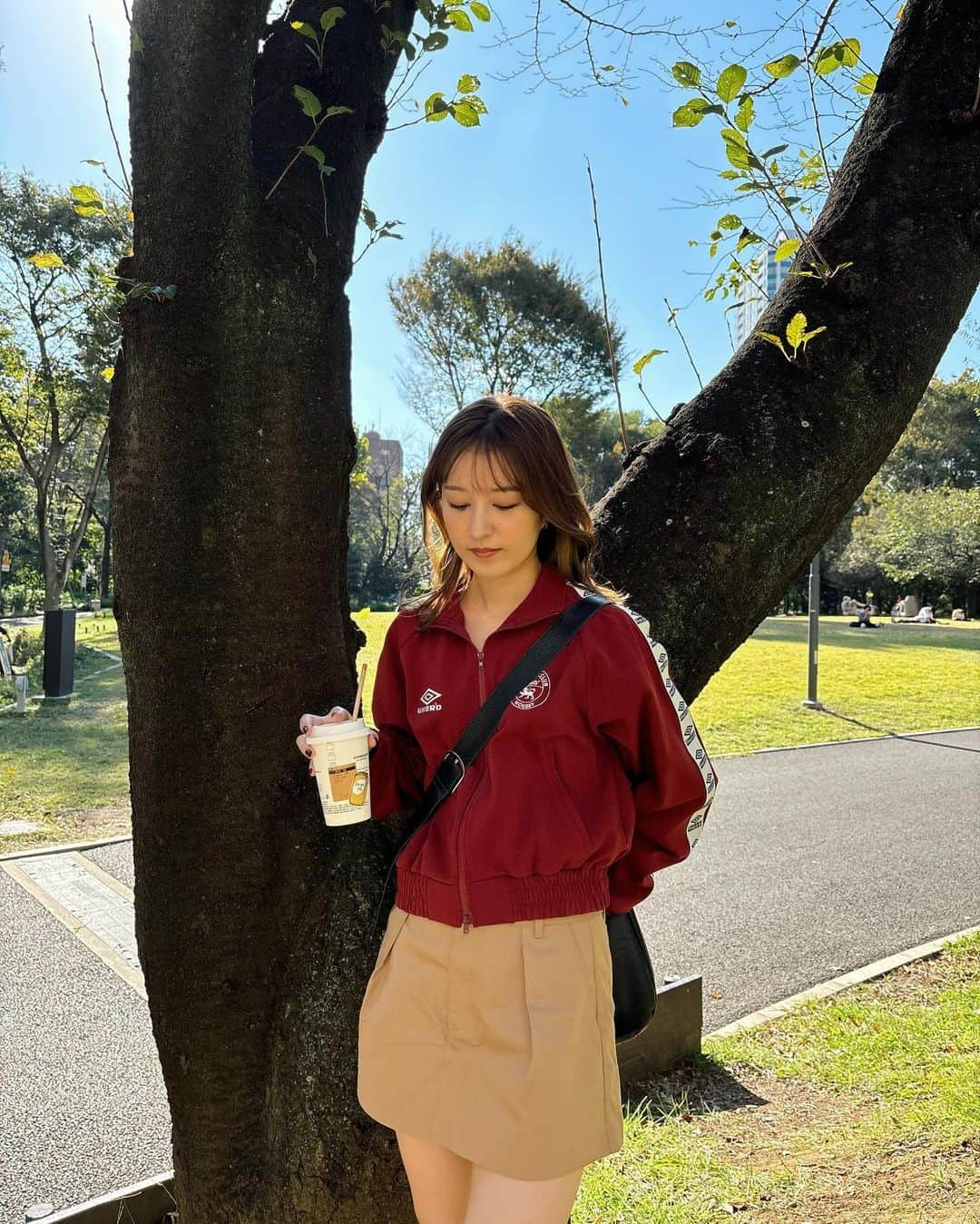 市野莉子のインスタグラム：「날씨가 좋다~~  👚 @moussyofficial @umbrojp 🧳 @xgirljp  りかと公園行ったよ☺︎  #오오티디#ファッション#秋服#followme#today#me」