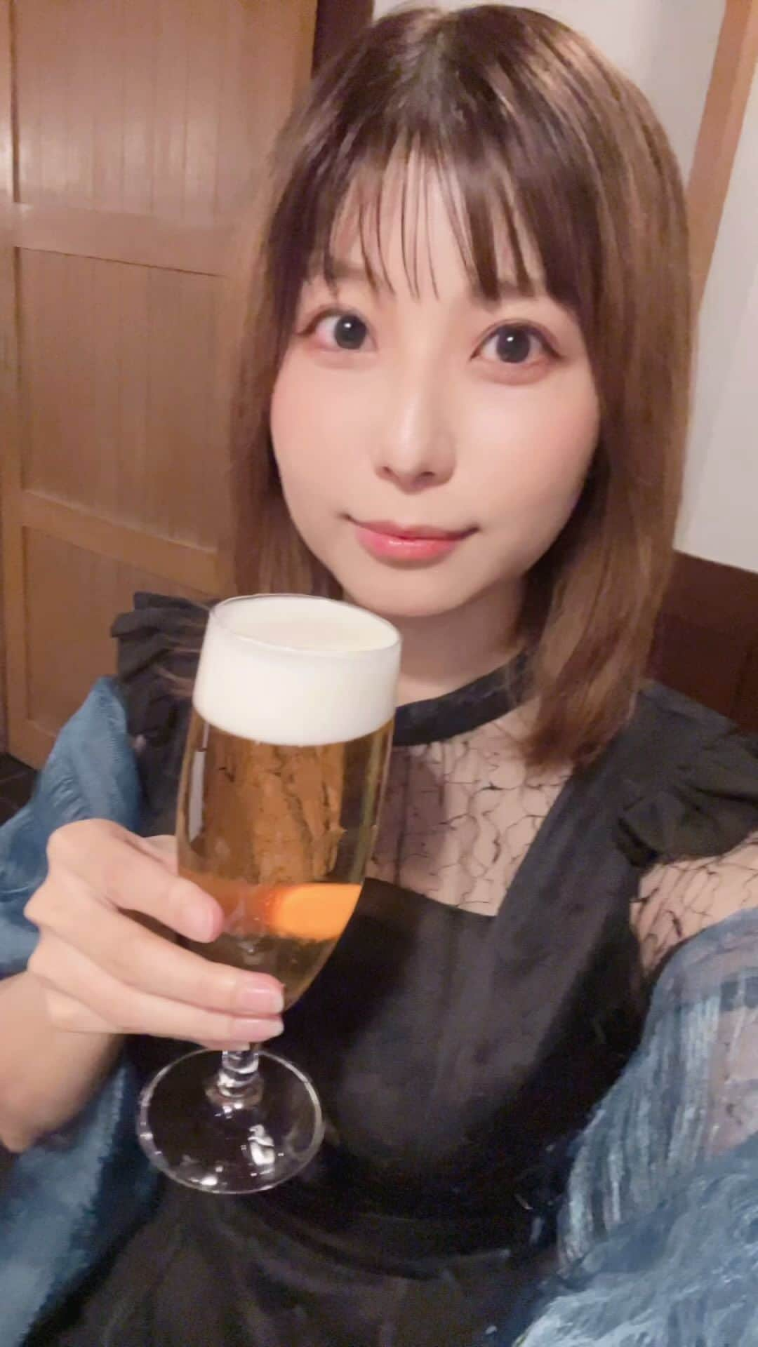 天野麻菜のインスタグラム：「ビール女子。3636  #ビール #ビール女子 #beer #beerstagram #お酒 #アルコール #タレント #グラビア #女優 #天野麻菜 #休まず #毎日飲んでる #記録更新中 #ビールのcm #オファー待ち #ビール大好き #乾杯 #乾杯シリーズ #1日1ビール #9年以上 #続けてる #まだまだ #これから  #今日で #3636日目 #串カツ」