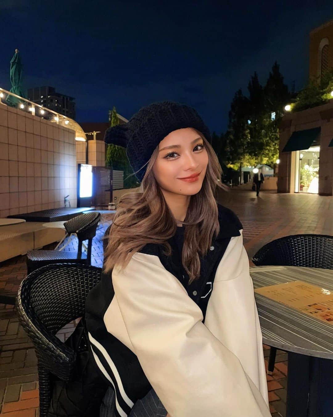 小田愛実（まぁみ）さんのインスタグラム写真 - (小田愛実（まぁみ）Instagram)「髪の毛暗くしたの🖤🖤 期間限定だからまたすぐ明るくする🥺 jkに戻った気分でめちゃめちゃ気分上がってます笑笑 みずきさんのカラーお任せにしたらいい感じになりすぎて 感動😳😳」10月20日 19時28分 - maaaami79