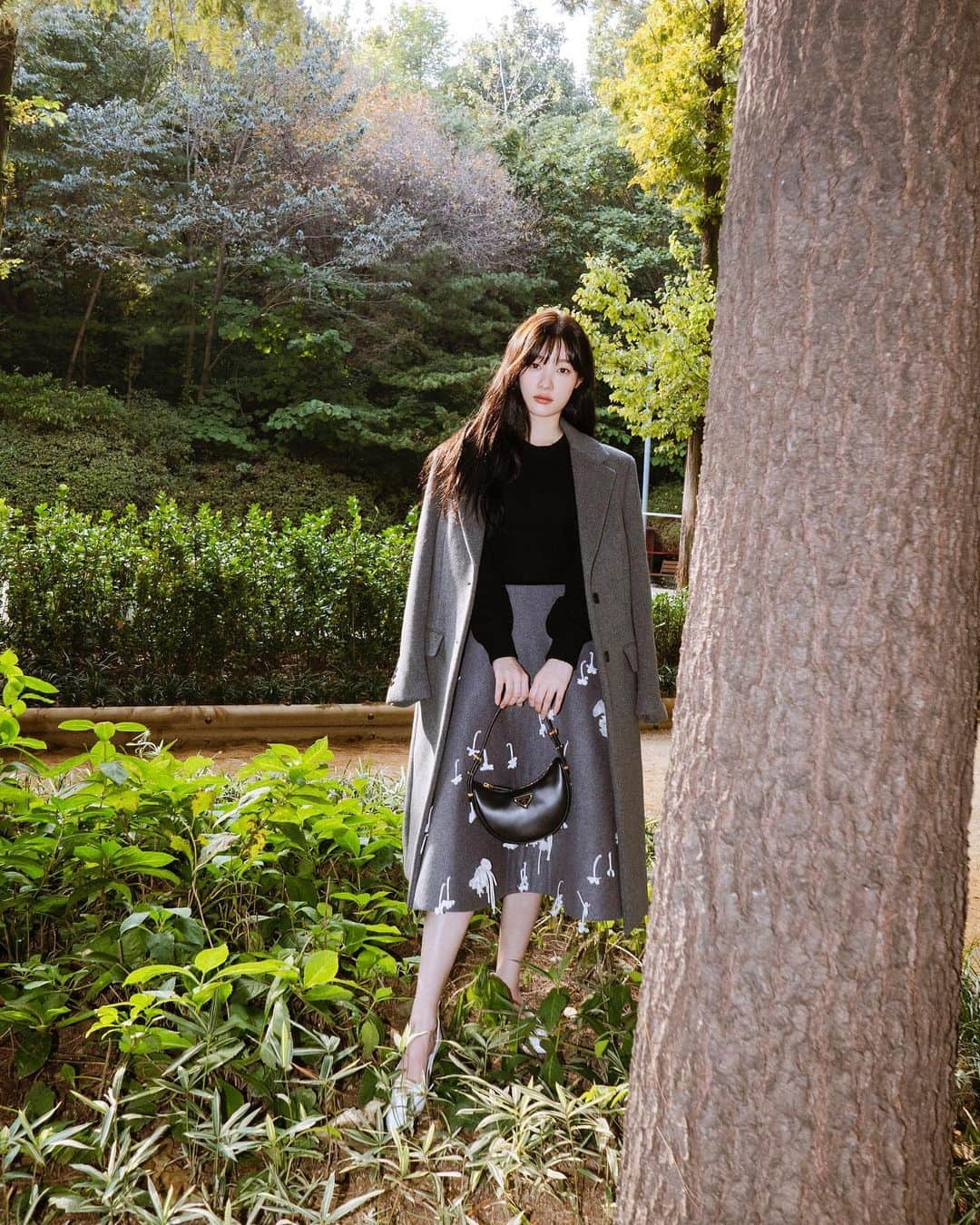 チョン・チェヨンさんのインスタグラム写真 - (チョン・チェヨンInstagram)「🌳🍀🌾🖤   #PradaArque #PradaFW23 #ad」10月20日 19時30分 - j_chaeyeoni