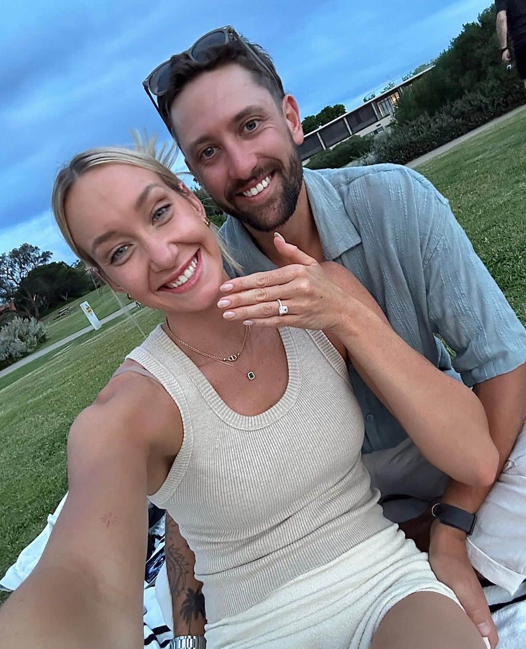マディソン・ウィルソンのインスタグラム：「20/10/23 💍 YES」