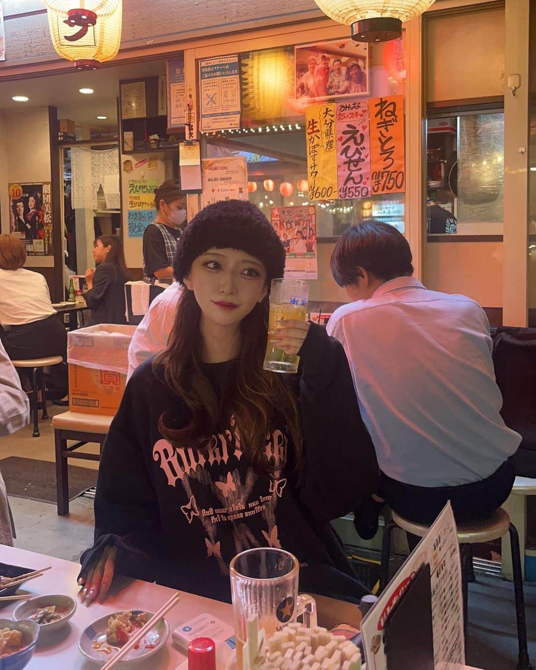 WAKANAのインスタグラム：「こういう居酒屋もすき🍻🤍」