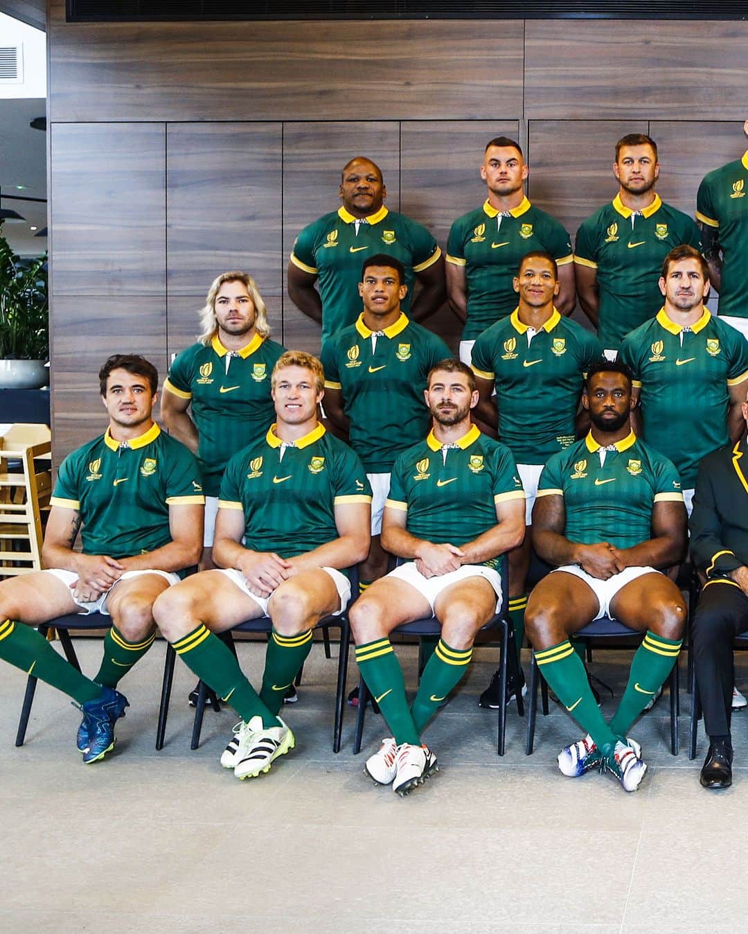 のインスタグラム：「Your #Springboks team to face England in the #RWC2023 semi-final in Paris tomorrow 🇿🇦 #StrongerTogether」