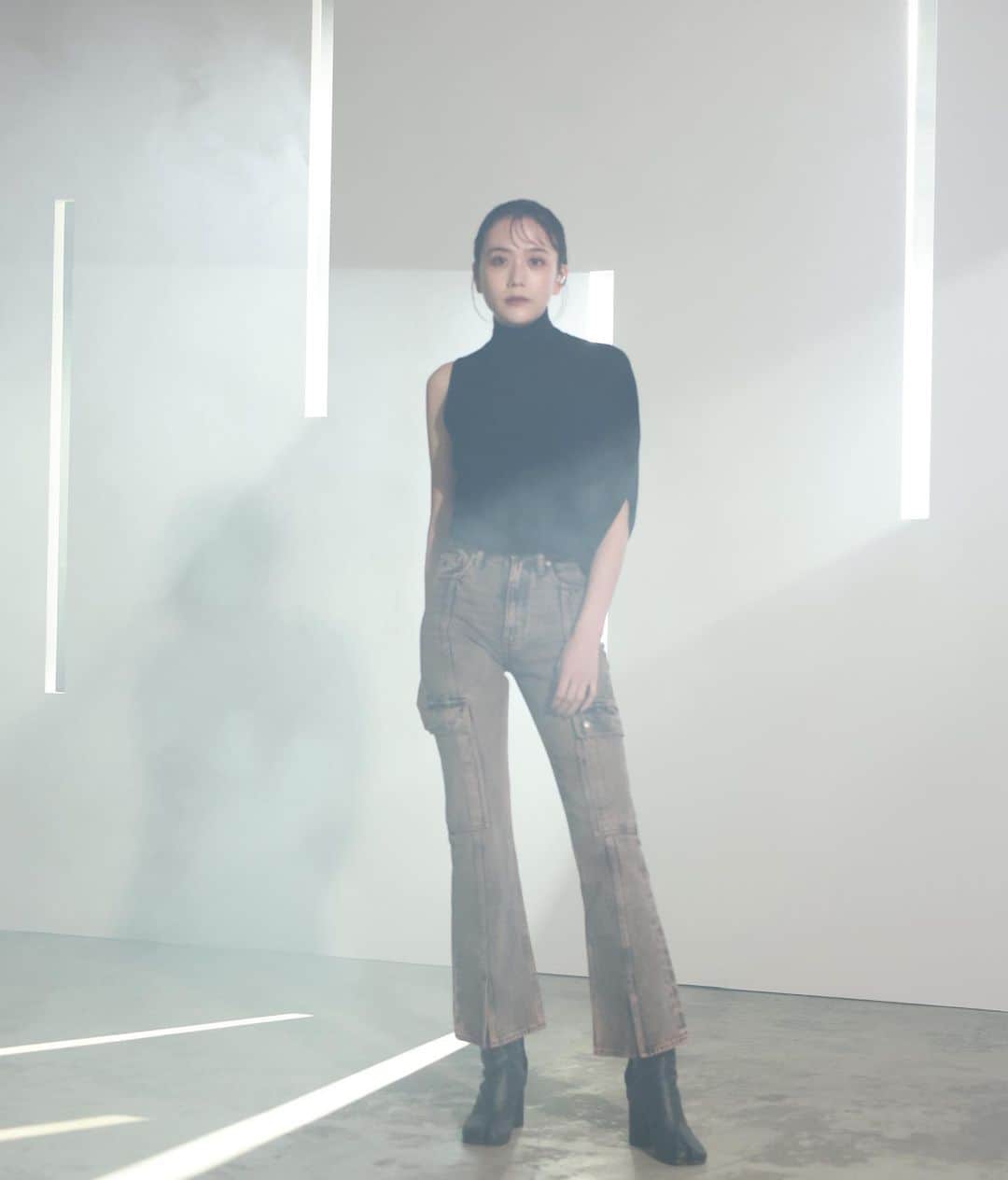 松井愛莉のインスタグラム：「@calvinklein 🩶  #CalvinKlein #PR」