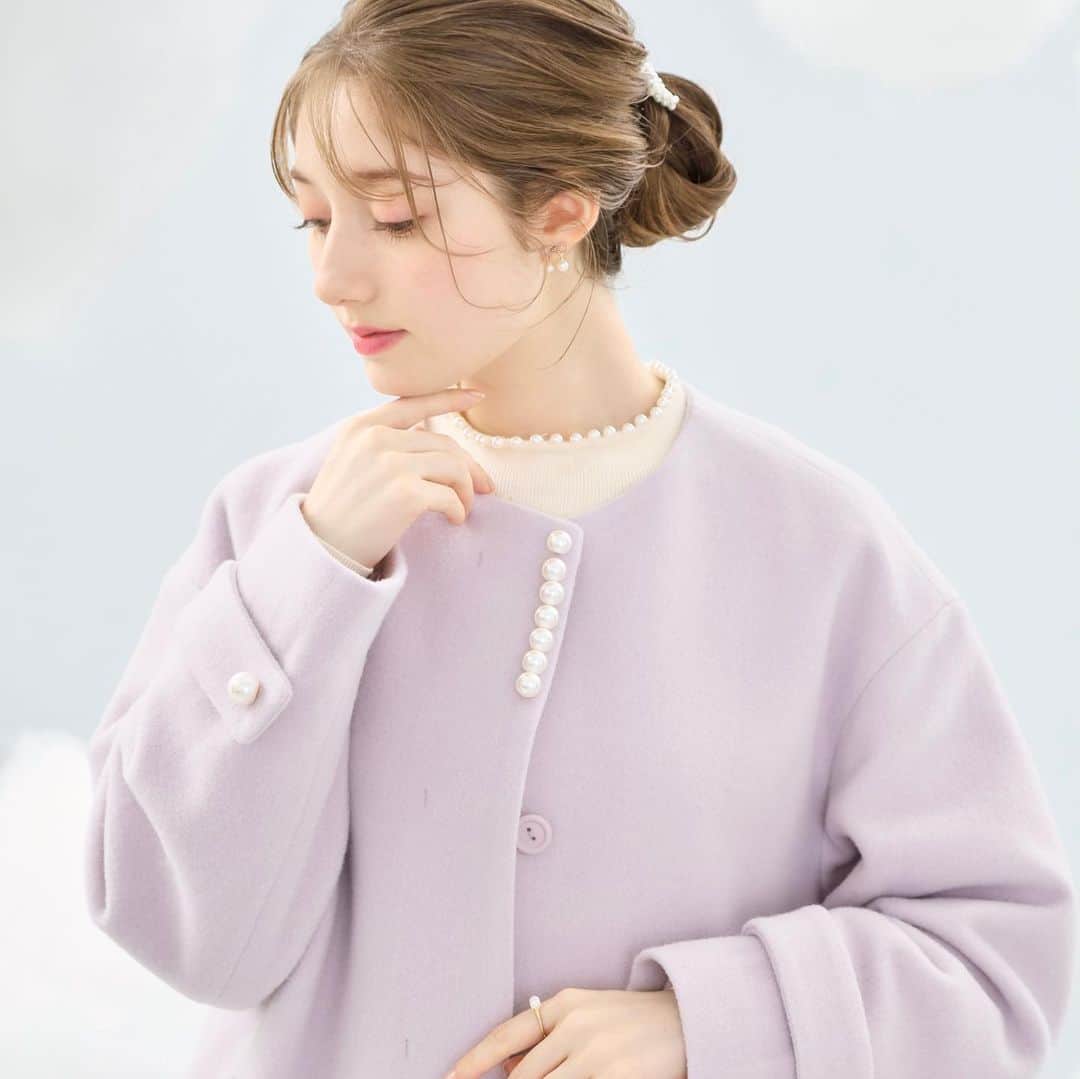 Couture brooch クチュールブローチ公式さんのインスタグラム写真 - (Couture brooch クチュールブローチ公式Instagram)「Bon perle Bon tweed ⁡ ˗˗˗˗˗˗˗˗˗˗˗˗˗˗˗˗˗˗˗˗˗˗˗˗˗˗˗˗˗˗˗˗˗˗˗˗˗˗˗˗˗˗˗˗˗˗˗˗˗˗˗˗˗˗˗˗˗˗˗˗˗˗ ⁡ 初冬のニュアンス雲空に Couture's angelが舞い降りた ⁡ オリジナルのツイード生地と パールディティールのアイテムで スタイリングされたコレクション ⁡ ⁡ coat ¥23,000 knit ¥4,990 skirt ¥6,990 boots ¥8,500 ⁡ ⁡ ⁡ 特集ページは プロフィールTOPリンクよりご覧ください🔗 → @couturebrooch_official  ハイライト「special」からもご覧いただけます♪ ⁡ ˗˗˗˗˗˗˗˗˗˗˗˗˗˗˗˗˗˗˗˗˗˗˗˗˗˗˗˗˗˗˗˗˗˗˗˗˗˗˗˗˗˗˗˗˗˗˗˗˗˗˗˗˗˗˗˗˗˗˗˗˗˗˗˗˗˗˗˗˗ #couturebrooch #クチュールブローチ #2023winter  #高見え #プチプラ #フェミニン #冬 #winter  #パール #ツイード #ロングコート #ニットコーデ #スカートコーデ #ショートブーツ」10月20日 21時00分 - couturebrooch_official