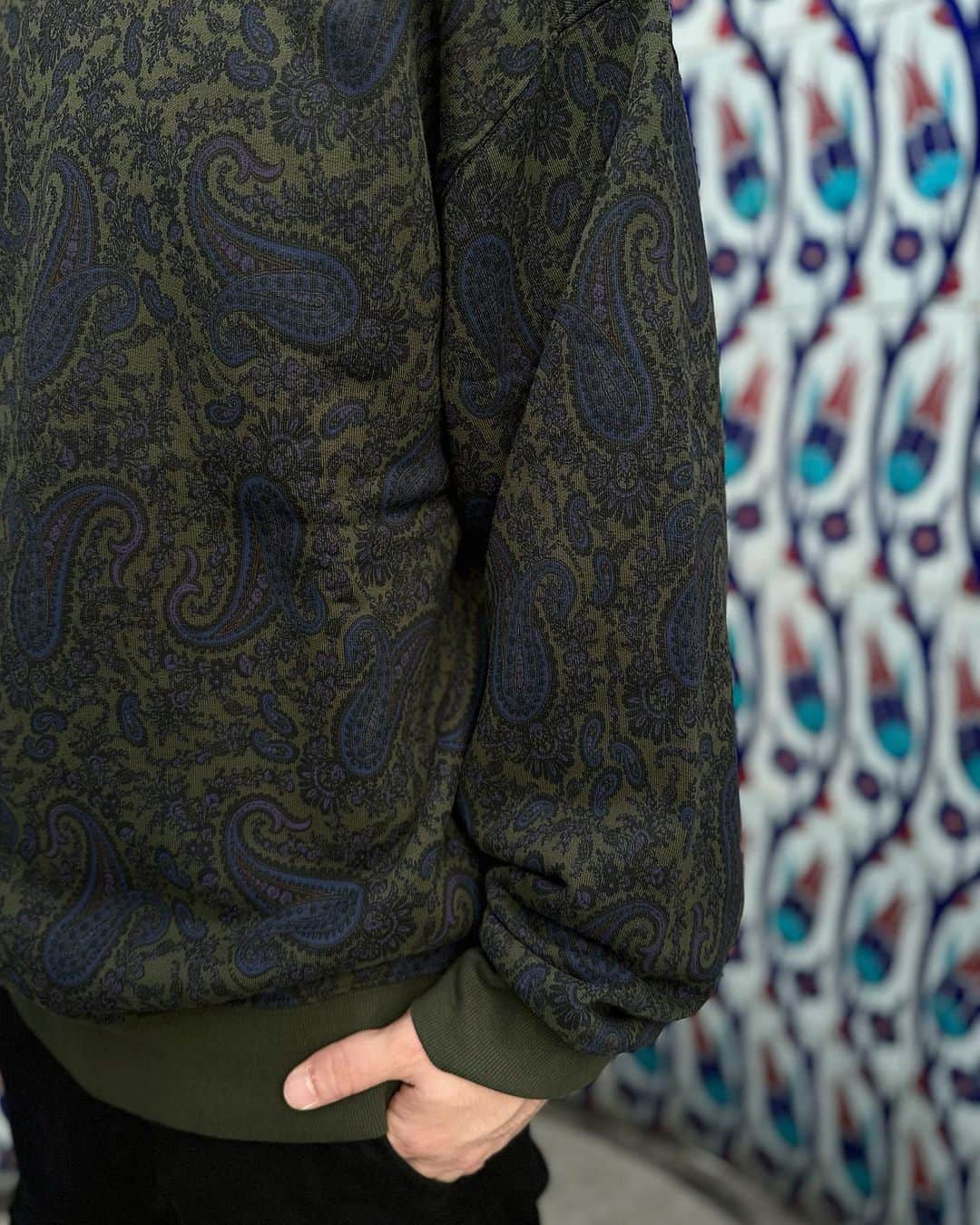 GROW AROUNDのインスタグラム：「#growaroundnewarrivals  CARHARTT WIP  PAISLEY SWEATSHIRT  L/S PAISLEY T-SHIRT  US CARHARTTには無いオリジナルのペイズリーパターンを用いたCREW SWEATや70sに使われていたハートロゴにペイズリーパターンのL/Sが入荷しました！！」