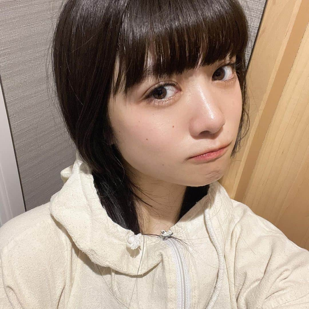 新井ひとみさんのインスタグラム写真 - (新井ひとみInstagram)「東京も秋到来？  秋が来ると木々や空・影を撮りたくなるのは 私だけでしょうかっ  季節の変わり目なのか、眠れない日も増えて 急に寒暖差も目立ってきたなぁと..... なので最近の私友達にいいよ〜って教えてもらって 秋色に染まってきました笑　写真撮ってもいいよって言ってもらえたので笑 どぉ？埋まってるの♪   @salon.on.ebisu   秋の食も取り入れてみてますが、 みんなは秋沢山感じてますか♪  p.s かき氷は、スパイシーミルクかき氷にかぼちゃソースを追加したの♪ 辛いかと思ったら、シナモンのスパイスって感じでチャイでした🌹  #PR #女子流　#新井ひとみ　#スイーツ　#スイーツ巡り #かき氷　#かき氷部 #かき氷巡り #秋　#秋グルメ　#さつまいもレシピ #おうちご飯 #かき氷好きな人と繋がりたい 　#都内カフェ 　#グルメ女子 #グルメ女子  #温活女子 #温活サロン   #98 #idol #akihabara #데일리메이크업　#데일리코디 #데일리패션#코디추천#립추천　 #오늘의화장품　#메이크업샷　#hitomi_カフェ」10月20日 19時48分 - hitomi_tokyogirlsstyle