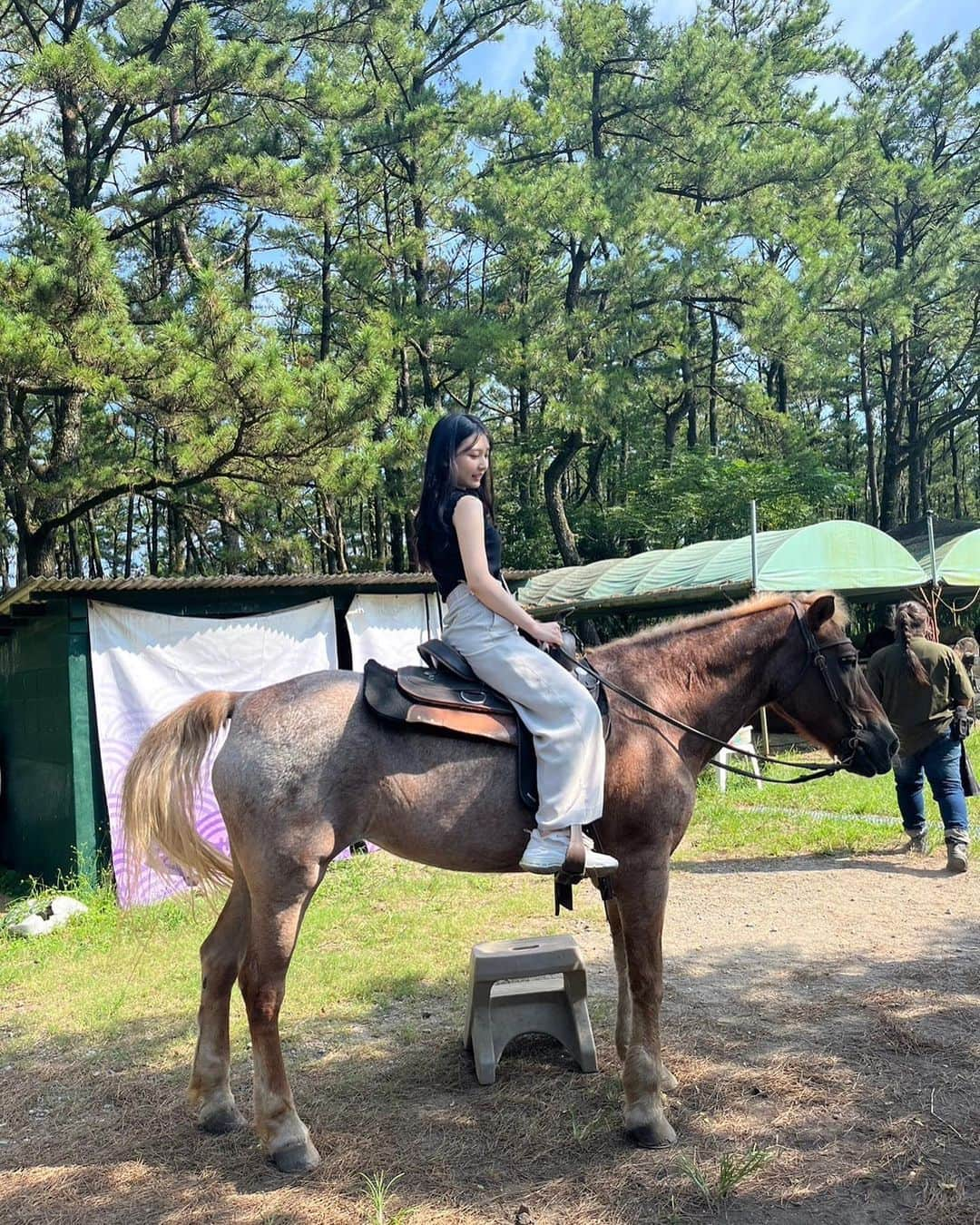 林愛莉さんのインスタグラム写真 - (林愛莉Instagram)「焚き火と馬と日向夏ポストとの出会い🔥🐴🍊」10月20日 19時59分 - rinairi_0127