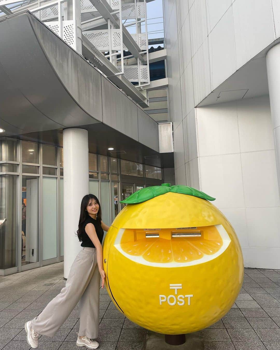 林愛莉さんのインスタグラム写真 - (林愛莉Instagram)「焚き火と馬と日向夏ポストとの出会い🔥🐴🍊」10月20日 19時59分 - rinairi_0127