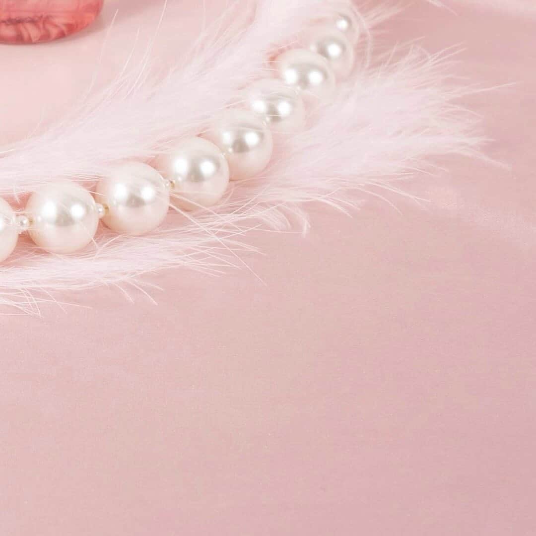 ジェミールフラン（ミルボン）さんのインスタグラム写真 - (ジェミールフラン（ミルボン）Instagram)「𝑱𝒆𝒎𝒊𝒍𝒆 𝒇𝒓𝒂𝒏🧴🫧 　 𝑰𝒏𝒔𝒕𝒂𝒈𝒓𝒂𝒎 𝒓𝒆𝒏𝒆𝒘𝒂𝒍🎀🪞 　 長らく更新が止まっていたにも関わらず、 フォローしてくださっている皆様ありがとうございます🥺💞 こちらのアカウント、ついに再始動です🪩🪄 　 ジェミールフランらしい可愛い写真と共に、 皆様にお役に立てるようなヘアケア情報を発信します💌 　 ぜひ今後ともよろしくお願いいたします🎀🫧🪞 　 　 <紹介商品> ▪︎ジェミールフラン シャンプー♥(ハート) ▪︎ジェミールフラン シャンプー♦︎(ダイヤ) ▪︎ジェミールフラン シルキーシャイニー ▪︎ジェミールフラン ジューシーグロッシー 　 <購入方法> ジェミールフランはサロン専売品です🫧 お取り扱いサロンは、プロフィールURLよりご確認ください。  #jemilefran #ジェミールフラン #ジェミールフランシャンプー #ジェミールフラントリートメント #milbon #ミルボン #ヘアケア #ヘアケア商品 #美容室専売品 #美髪ケア #フレンチガーリー #フレンチガーリーヘア」10月20日 19時53分 - jemilefran_official