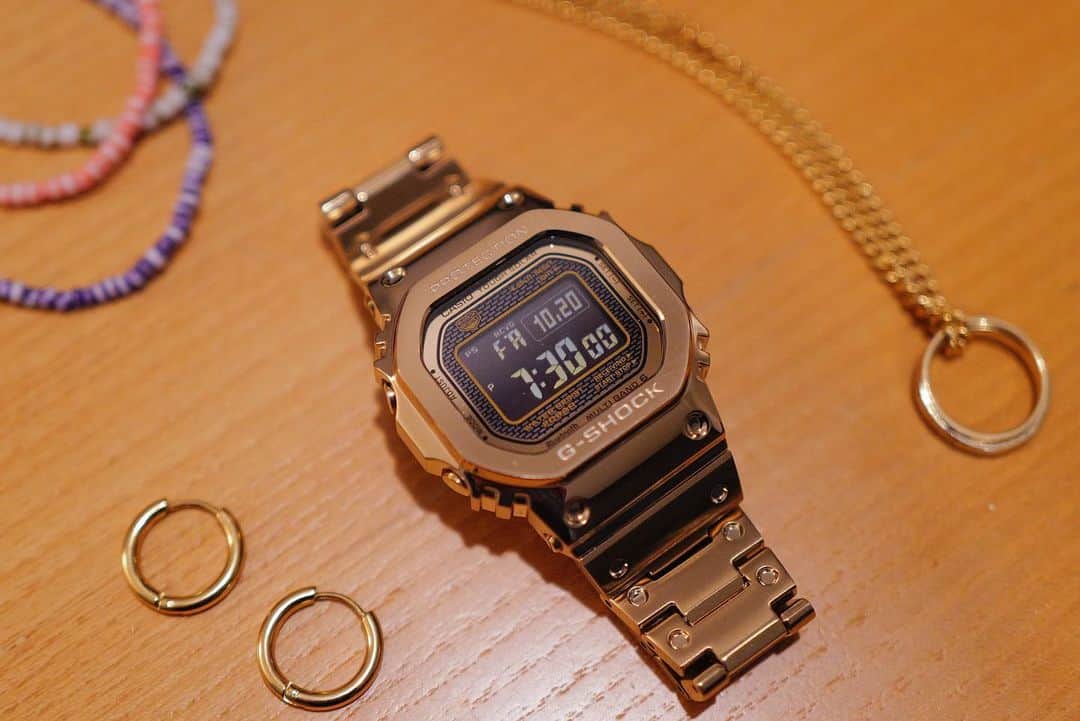 ベンドラメ礼生のインスタグラム：「2023.10.20  ゴールドで何かと揃えがちなもんで G-SHOCKの強いやつを装備します。  @gshock_jp  #⏰⚡️  #ゴルゴルの実 #ギルドテゾーロ #PR #g_shock @gshock_jp」