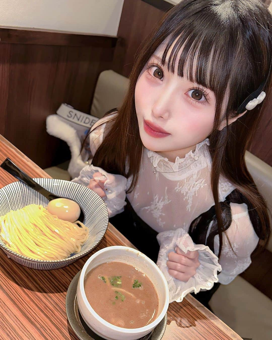 妃美穂さんのインスタグラム写真 - (妃美穂Instagram)「🍜  いつの日か食べた煮干しつけ麺🐟 いちばんラーメンのなかですき , , #秋コーデ #秋物コーデ #美容オタク #ラーメン #可愛い #かわいくなりたい #可愛い子と繋がりたい #오운완 #自撮り #自撮り界隈 #自撮り女子 #量産型ヲタク #量産型 #地雷 #地雷メイク #地雷系女子 #アイドル #地下アイドル #隠しきれないヲタク #ロングヘアアレンジ  #ヘアメ  #instagood #likesforlike #ふぉろーみー #followme #フォロー大歓迎 #idol #cosplay #韓国好」10月20日 19時57分 - miho_kisaki