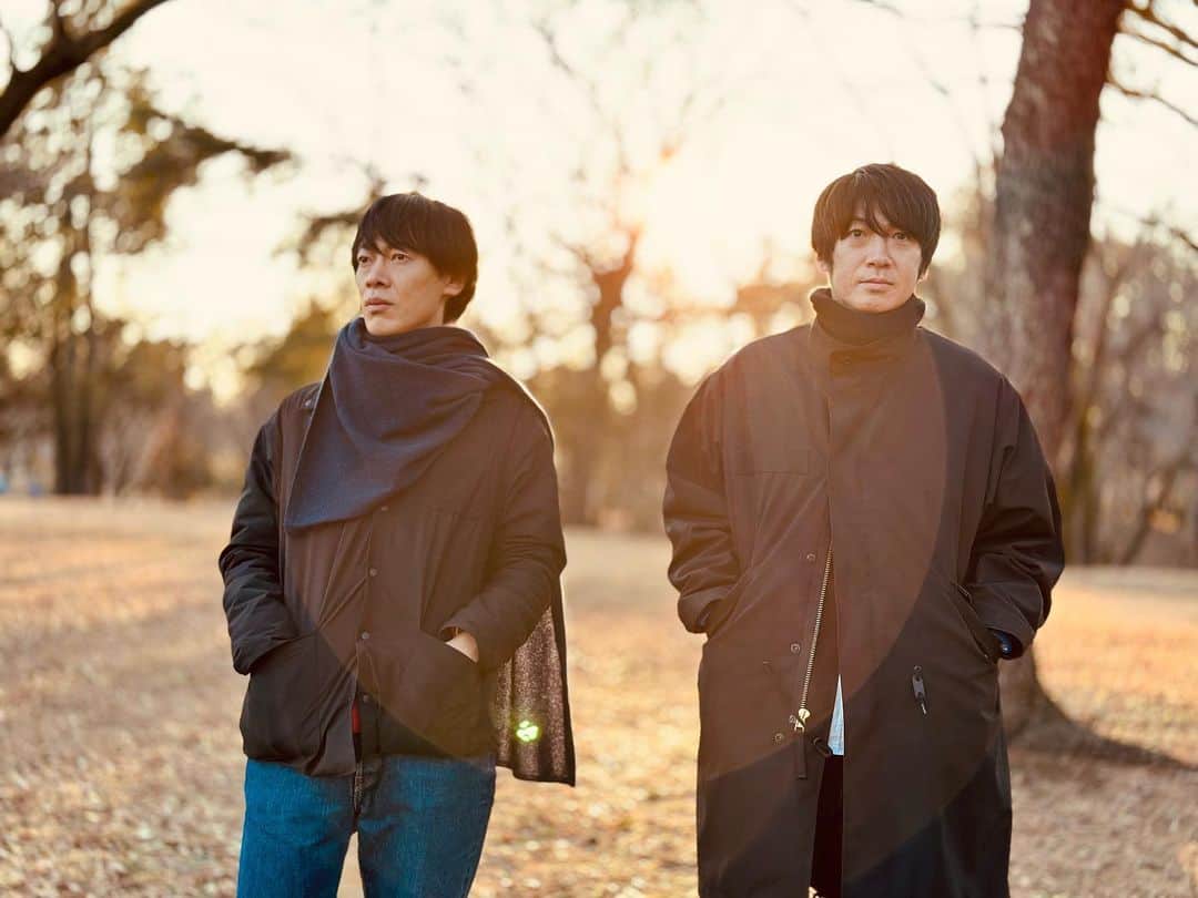 山田稔明のインスタグラム：「明日は大阪 雲州堂にて高橋徹也さんとの2マンライブ。前売りチケットはLivePocketでは本日いっぱい販売、雲州堂HPからもお申し込みできます。昨年末以来10ヶ月ぶりの関西、古い歌も新しい歌もGOMES THE HITMANもソロも歌います。ぜひご来場ください。新しい目になって2回目のステージ、どんな景色が見えるかワクワクします。 #高橋徹也 #山田稔明」