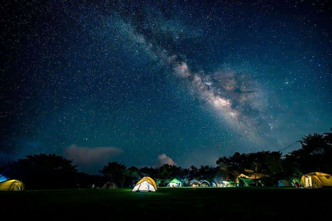 Be.okinawaさんのインスタグラム写真 - (Be.okinawaInstagram)「Be surrounded by Okinawa's magnificent outdoors at Kunigami Forest Park!🌳    With over 80% of the village being forest area, you will be able to enjoy the nature that Okinawa has to offer whether you choose to stay in a cottage-style bugalows or in a tent🏕️ on the campsite. There are many activities including wildlife viewing at Hentona Lake, where you can spot the rare Okinawa woodpecker and Okinawa rails if you are lucky, and stargazing tour at night⭐!   #japan #okinawa #visitokinawa #okinawajapan #discoverjapan #japantravel #okinawawildlife #okinawaexperience #okinawanature #outdooractivities #okinawaforest」10月20日 20時00分 - visitokinawajapan