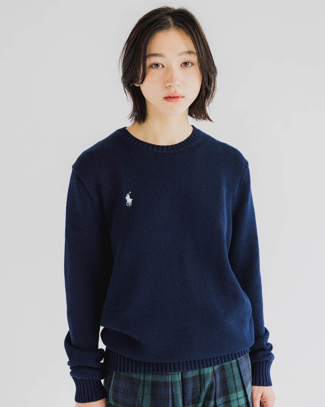 ビームスさんのインスタグラム写真 - (ビームスInstagram)「... POLO RALPH LAUREN for BEAMS ”High School Student Collection” 10.28（Sat.）Release  @poloralphlauren  〈POLO RALPH LAUREN（ポロ ラルフ ローレン）〉の別注シリーズ第11弾を迎えた今回は、“High School Student（高校生）”と題して、これからの季節に活躍すること間違いなしのニットウェアを中心に別注しました。  別注の代名詞とも言えるポロ ポニーの左右の配置を入れ替えた『カーディガン』、『セーター』、『ベスト』の3型をスクールカラーの定番色であるナチュラルと、上品なネイビーで展開します。 加えて、ニットと好相性の『チノパンツ』とクラシックな『キャップ』もラインアップ。生地はスクールテーマにふさわしい「ブラックウォッチ」柄を採用しました。また、リブ下とくるぶし付近の2箇所にポロ ポニーを配した、遊び心溢れる『ソックス』も登場します。  ぜひこの機会をお見逃しなく。  🗓発売日 2023年10月28日（土）  📍販売店舗 〈BEAMS〉、〈BEAMS BOY〉レーベル取り扱い店舗 ※一部地域を除く BEAMS公式オンラインショップ  NEWSはこちら https://www.beams.co.jp/news/3769/ 🔗→@beams_official ストーリーズハイライト”Pick up Items”より  @beams_mens_casual @beams_boy_official #poloralphlauren #beams #beamsboy #ポロラルフローレン #ビームス #ビームスボーイ」10月20日 20時01分 - beams_official