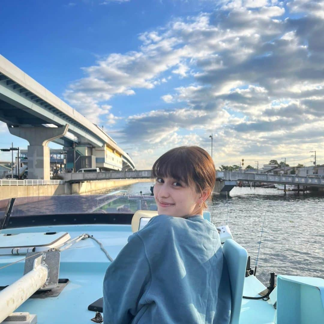 木内舞留さんのインスタグラム写真 - (木内舞留Instagram)「アジ釣り🎣  初めてだったのにね、10匹も釣れちゃったんです＾＾ 楽しすぎて時間があっという間に過ぎてました🐟  お友達10人くらいと行ったんですけど、全て捌いてくれてお刺身にしたりアジフライにしたり、全部信じられないほど美味しくて... ちなみに全員で合わせて100匹くらい釣ってしっかり食べ切りました。笑  次はフグ釣りたい🐡」10月20日 20時02分 - maru_kiuchi_official