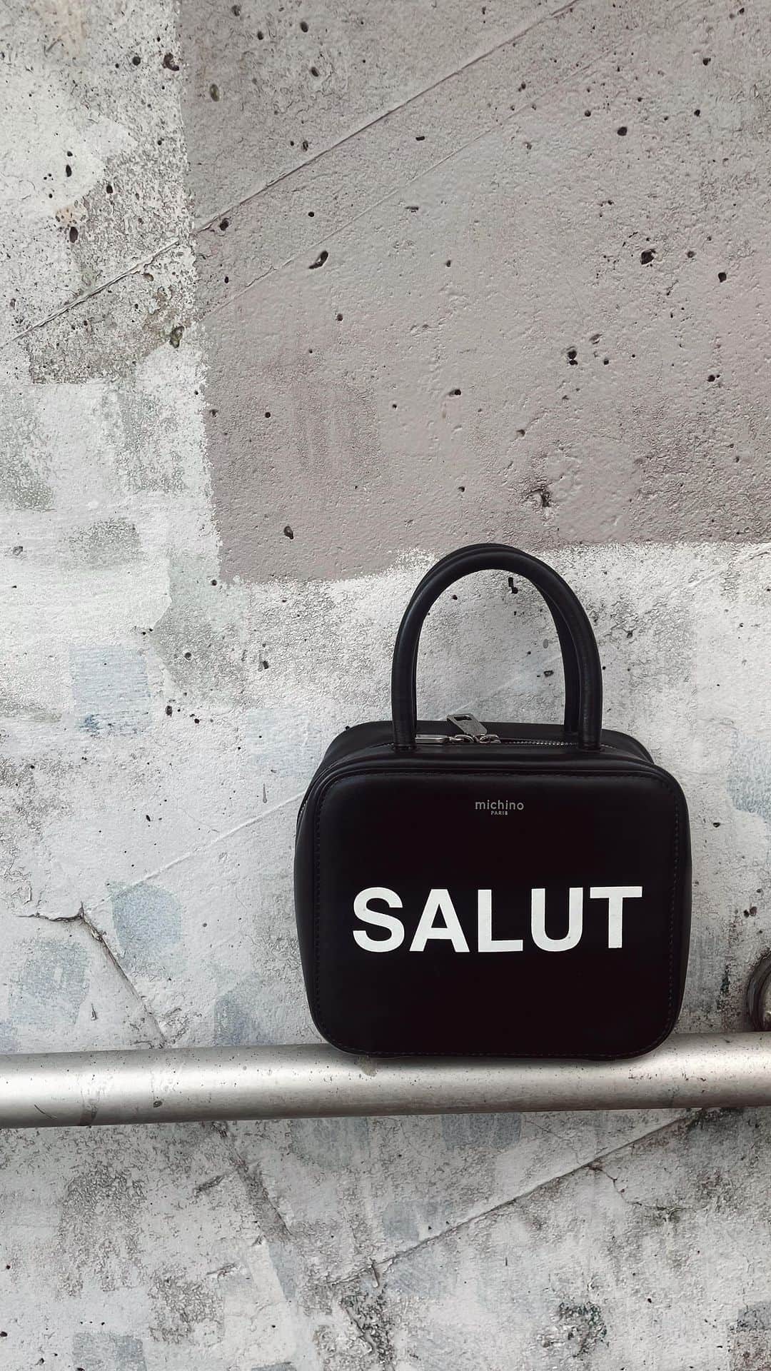 のインスタグラム：「🖤」
