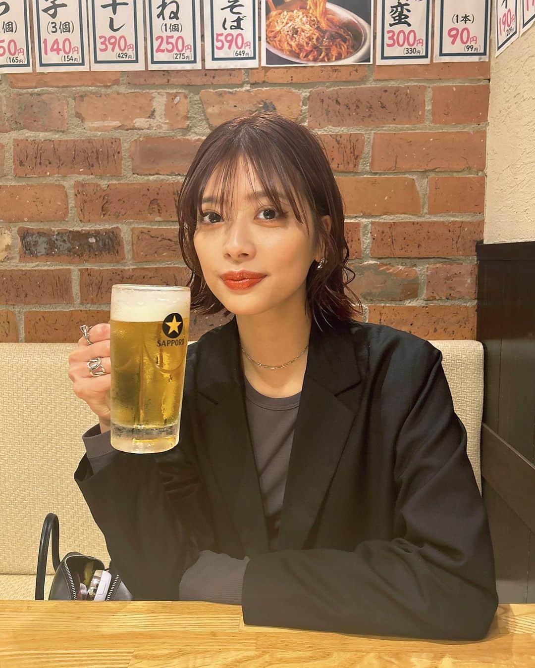 奥田紗都さんのインスタグラム写真 - (奥田紗都Instagram)「. お休みの日に早い時間から飲むのが本当に幸せ〜🍺 ⁡ いつもリップはマットタイプなんだけど 最近はツヤっとしたグロスも好き💄🤍 ⁡ ⁡ @yeau_official のこの2つがお気に入りです☺︎ ⁡ ⁡ ⁡ ⁡ ⁡ ⁡ #yeau #yeau_cosmetics #リップメイク #グロス #愛用コスメ #pr #休日の過ごし方 #うざバング #伸ばしかけ前髪 #ボブヘアアレンジ #ボブアレンジ #シースルーバング #外はねボブ #ミディアムボブ」10月20日 20時20分 - osato720