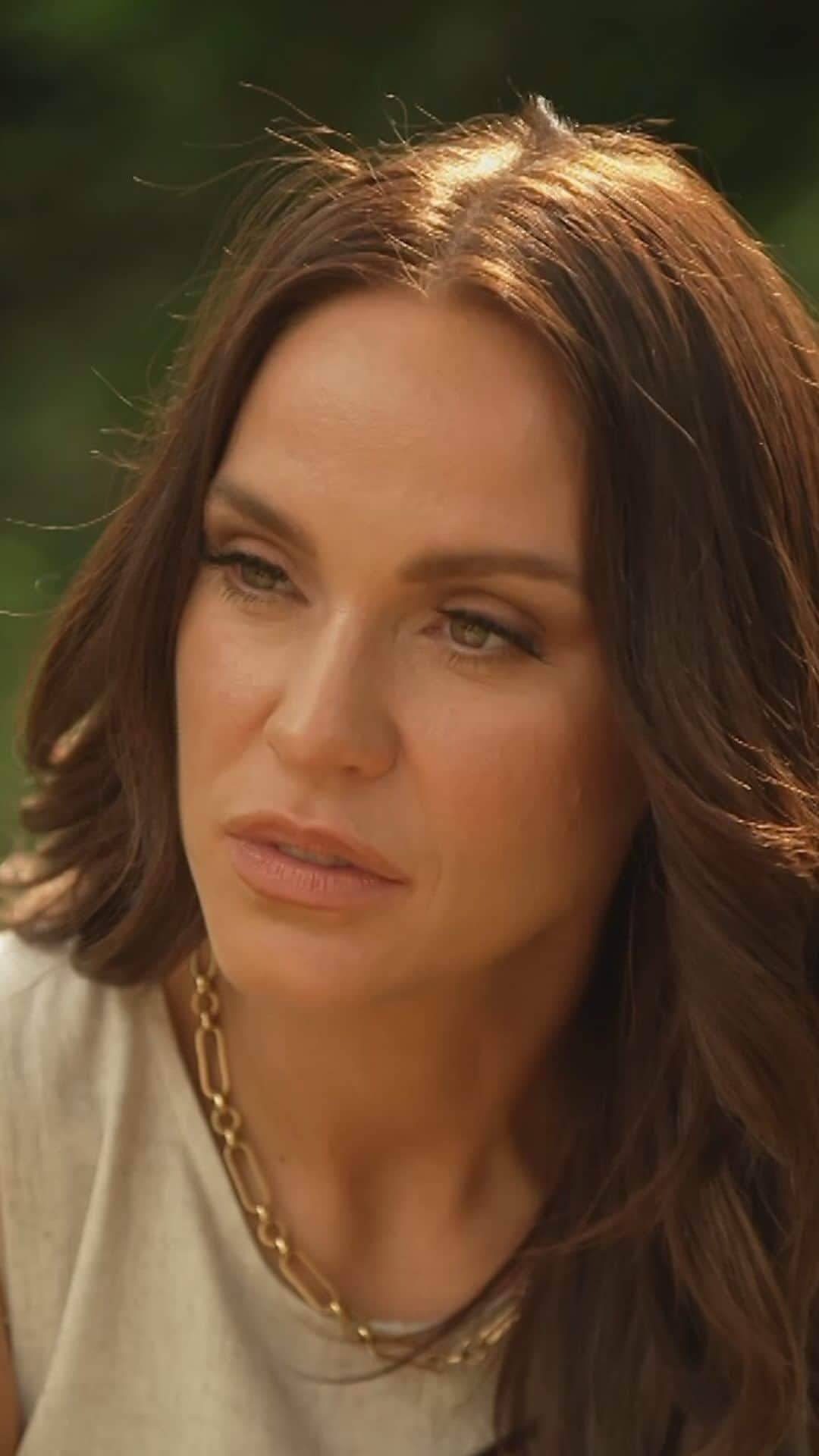ヴィッキー・パティソンのインスタグラム：「It is estimated around 700,000 people in the UK currently care for a loved one with dementia.  This heart-breaking condition is something @VickyPattison knows all to well, and she’s gone to find out if science can provide some hope 💚  Watch the full video on @bbciplayer  #TheOneShow #iPlayer」