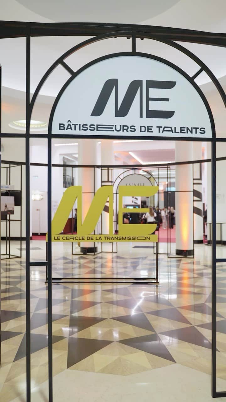 LVMHのインスタグラム：「Relive the third edition of SHOW ME Paris, which highlighted the commitments of the Group and its Maisons, schools and partner associations to the intergenerational transmission of skilled trades   Featuring testimonials, artistic performances and never-before-heard stories told by actor Lambert Wilson, presented in a variety of tableaux, the event was the occasion to reveal the future Maison des Métiers d’Excellence due to open in Paris in 2025 and to present the brooches designed by @tiffanyandco to the third class of LVMH virtuoso.   #LVMH #LVMHTalents #MetiersdExcellence #YourExcellencesOurDifference」