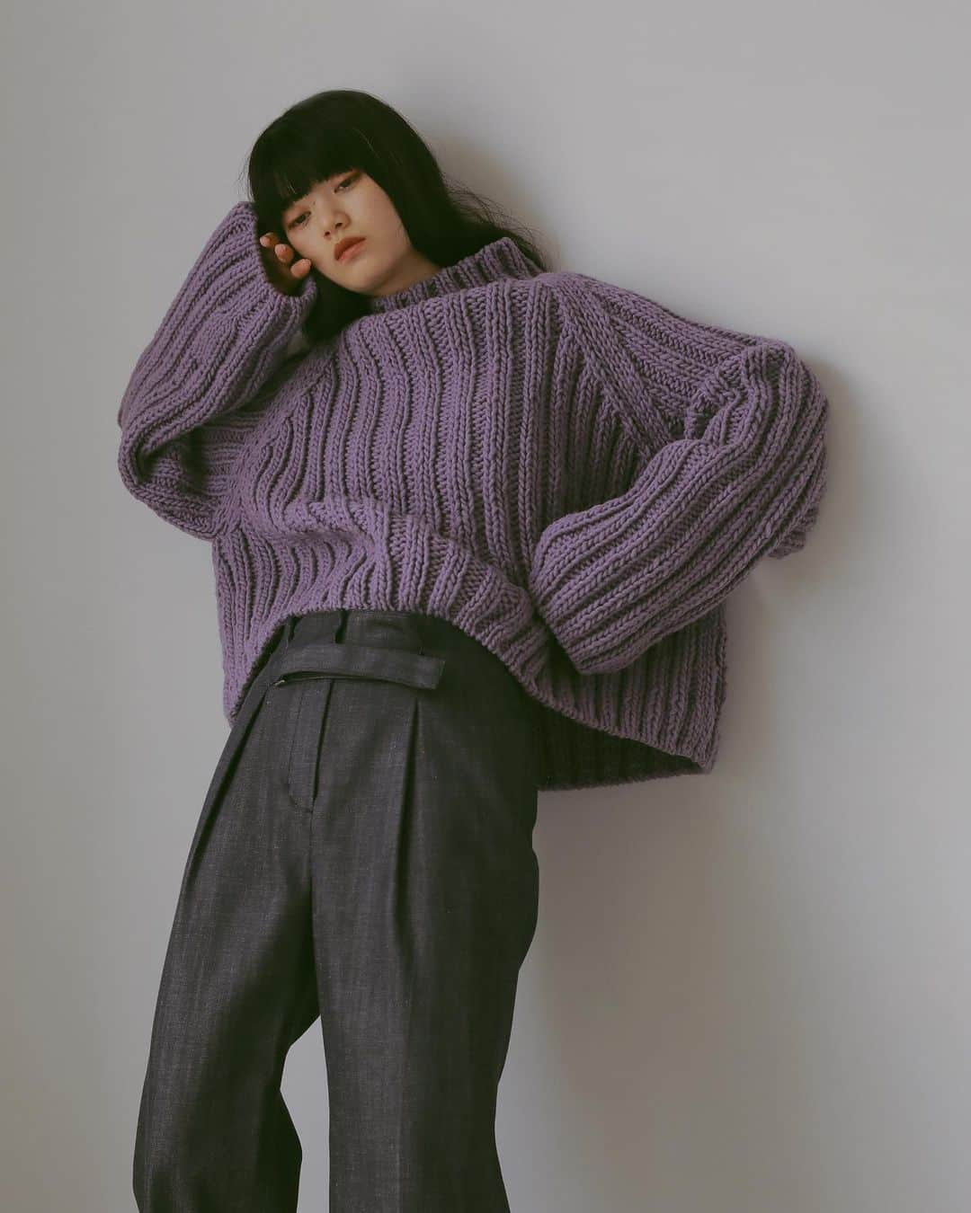 CASA FLINEさんのインスタグラム写真 - (CASA FLINEInstagram)「NEW ARRIVAL  ワイドリブハンドニットプルオーバー ¥31,900 Color IVORY / PURPLE / GRAY  ペルーで1着1着、丁寧に手編みされたニットトップス。   軽い仕上がりで使いやすく、シンプルな柄、丈感は、ドレスの上に被ってもお使いいただけます。  ETHICAL POLICY CRAFTSMANSHIP / LOCAL MADE / NATURAL100   —————————————————————————  #casafline #sustainable #ethical」10月20日 20時29分 - casa_fline